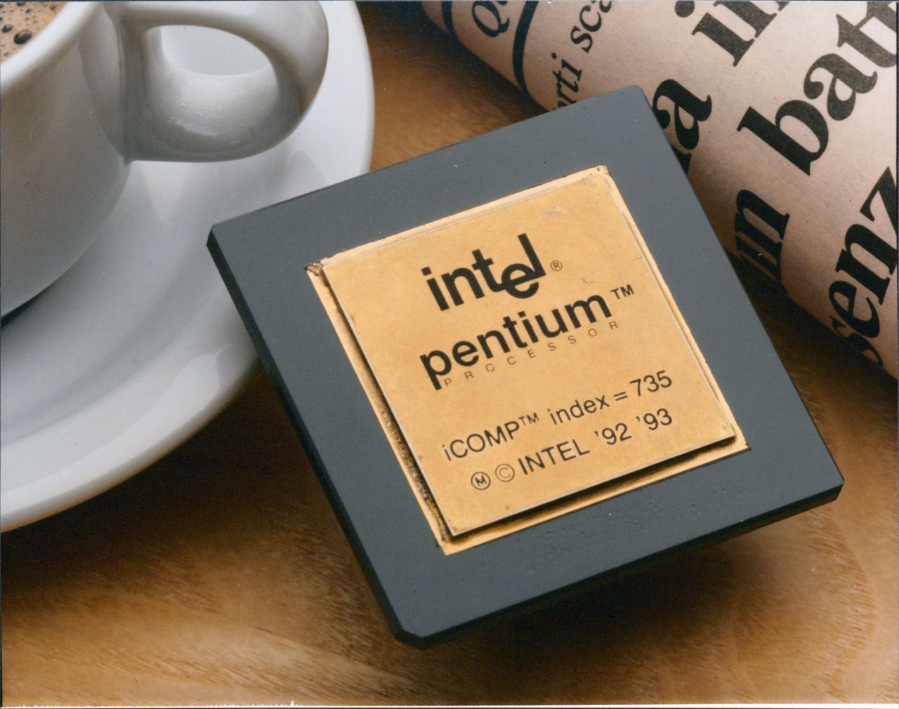 Mitte der 1990er Jahre kursierte unter Informatikern dieser Witz: "Wie viele Spieler hat die Fußballmannschaft von Intel?" - "10,999997". Der Grund: Die Intel-Prozessoren von 1994 verrechneten sich bei bestimmten Gleichungen. 475 Millionen Dollar kostete Intel dieser Fehler.