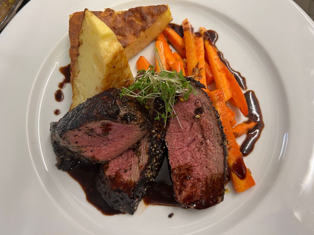 Roastbeef mit Soja-Chili-Sauce und Kartoffel-Soufflé