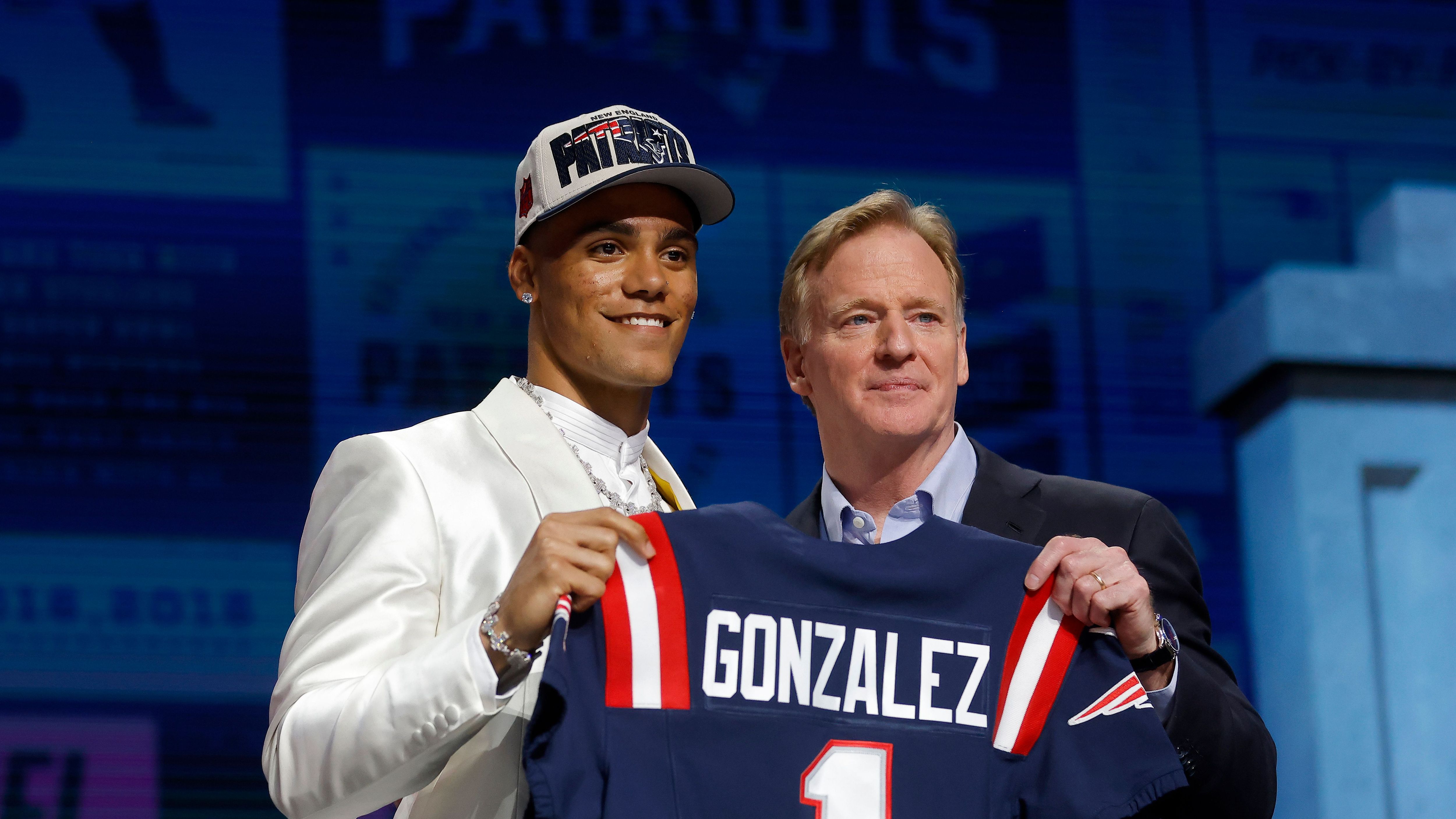 <strong>New England Patriots: Cornerback Christian Gonzalez</strong><br>Rookie Christian Gonzalez wurde vor dem Draft von vielen Experten und Expertinnen als der beste Cornerback-Prospect angesehen, rutschte jedoch bis Pick 17 zu den New England Patriots. Der potenzielle Steal des Drafts könnte eine Defense, die bereits zu den besten der NFL gehört, auf ein noch höheres Niveau heben.&nbsp;