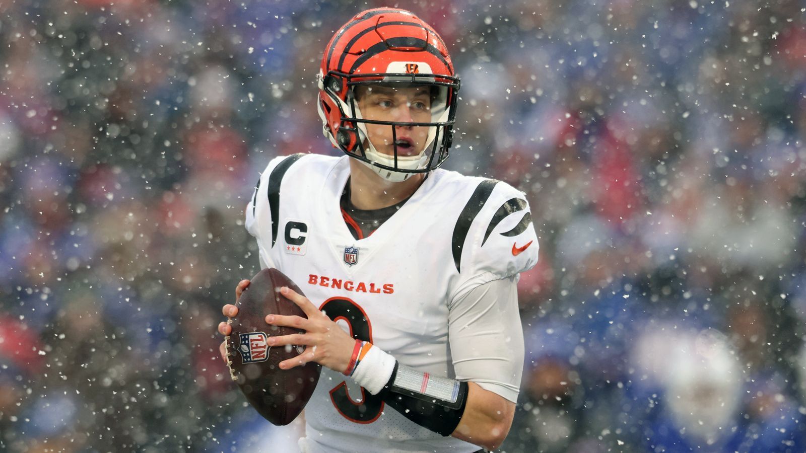 <strong>Cincinnati Bengals - Joe Burrow</strong><br>Wird Free Agent: 2030*<br>Vertragslaufzeit: 7 Jahre<br>Vertragsvolumen: 275 Millionen<br>Garantierte Summe: 219 Millionen<br><br>*Es besteht die Option, den Vertrag bereits 2028 zu beenden.