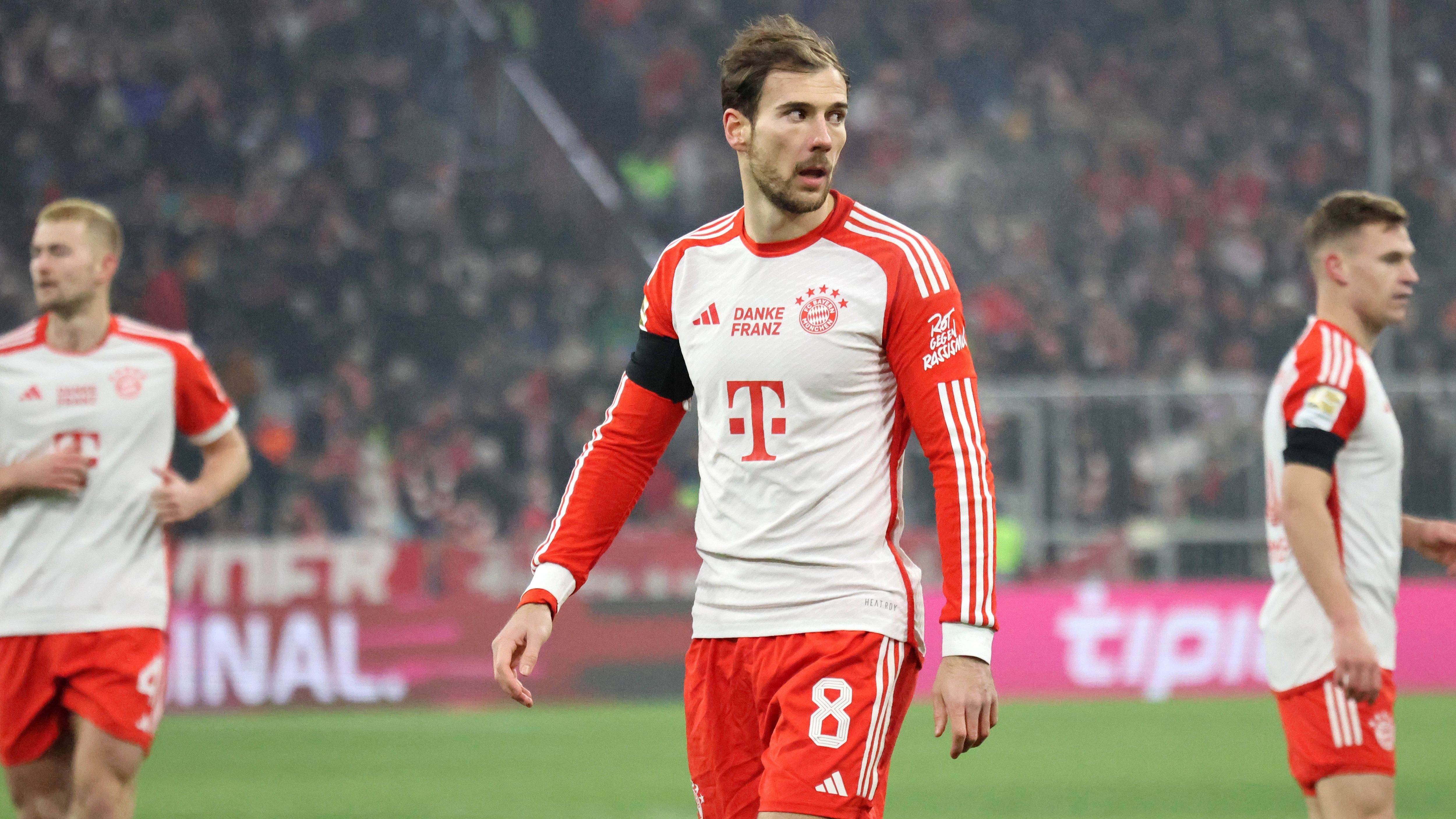 <strong>Leon Goretzka</strong><br>Der Nationalspieler schmort 65 Minuten auf der Bank, ehe er für Guerrero in die Partie kommt. Gibt direkt Vollgas, gewinnt alle seine Zweikämpfe und legt auf Kane ab, der aber verpasst. Sein Kopfball geht knapp übers Tor (90.).<br><strong><em>ran</em>-Note: 3</strong>