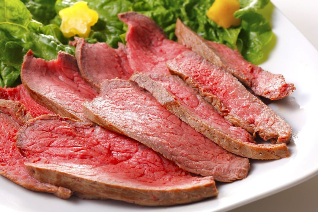 Roastbeef mit Salat – eine tolle Vorspeise für Verliebte.