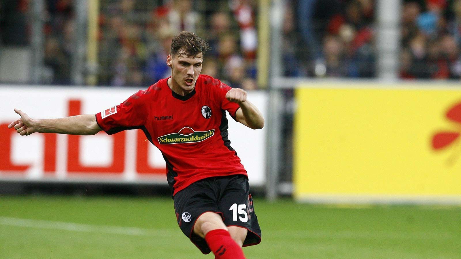 
                <strong>Pascal Stenzel (SC Freiburg)</strong><br>
                Pascal Stenzel war am Anfang der Saison eine feste Größe in der Freiburger Abwehrkette. Doch dann stand der 22-Jährige nicht mehr im Kader bei den Breisgauern. Ende Oktober absolvierte der Außenverteidiger ein Spiel über 90 Minuten für die zweite Mannschaft vom SC Freiburg. Dabei sammelte er wieder Spielpraxis und ist seitdem der primäre Rechtsverteidiger in der Aufstellung von Christian Streich.
              