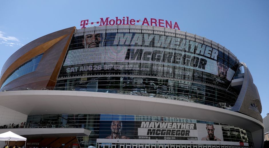 
                <strong>Tatort T-Mobile-Arena</strong><br>
                Las Vegas, 26. August 2017: Alles ist angerichtet für den wohl spektakulärsten Kampf des Jahrzehnts zwischen Floyd Mayweather und Conor McGregor. Die T-Mobile-Arena bietet am Abend Platz für 20.000 Box-Fans.
              