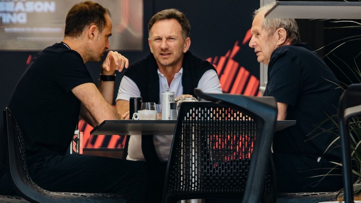 Red-Bull-CEO Oliver Mintzlaff, Christian Horner und Helmut Marko in Bahrain