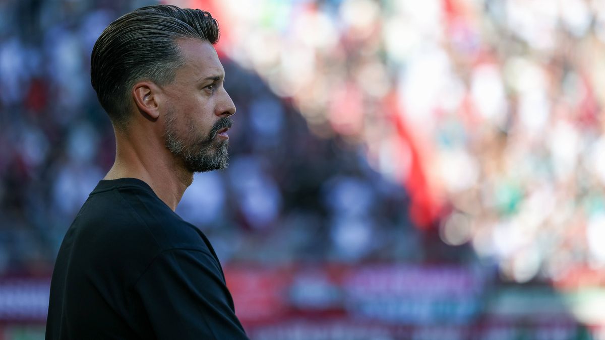 Sandro Wagner (FC Augsburg, Cheftrainer) vor dem Spiel, GER, FC Augsburg vs. 1. FSV Mainz 05, Fussball, Bundesliga, 4. Spieltag, Saison 2025 2026, 20.09.2025, DFL DFB REGULATIONS PROHIBIT ANY USE O...