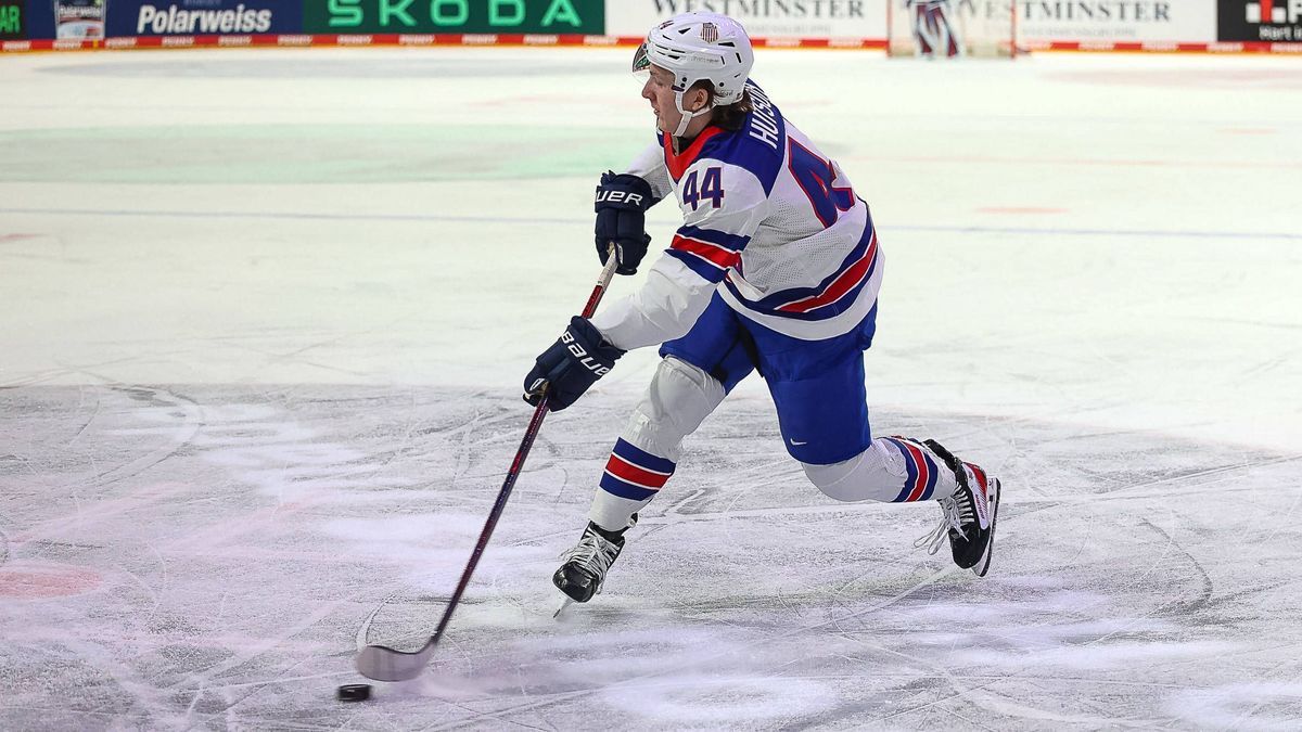 v.l. Cole Hutson (USA 44) Deutschland vs. USA, Eishockey, Testspiel, WM Vorbereitung, Spielzeit 2024 2025, 04.05.2025 Deutschland vs. USA, Eishockey, Testspiel, WM Vorbereitung, Spielzeit 2024 2025...