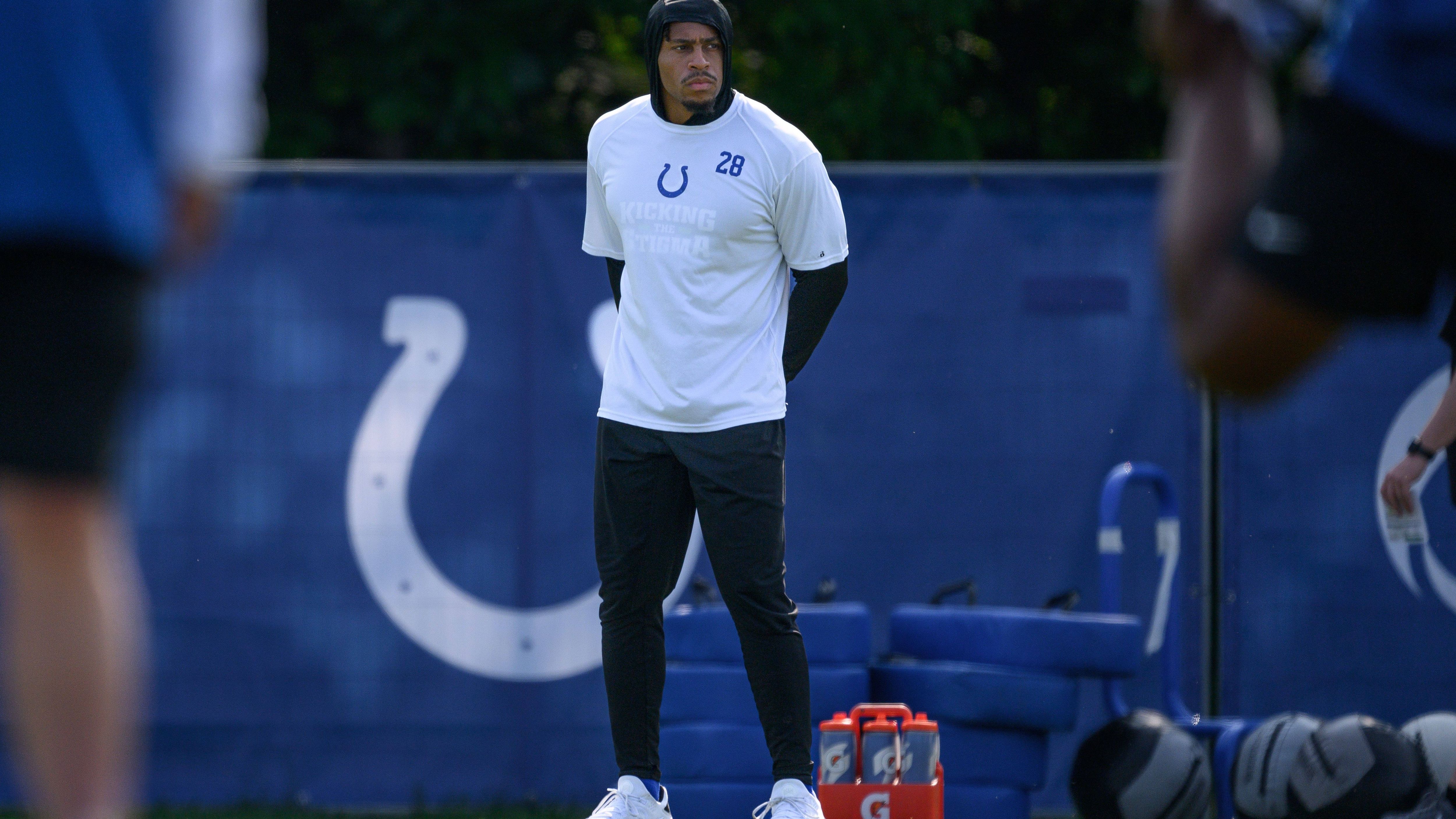 <strong>Jonathan Taylor (Indianapolis Colts)</strong> <br>Der Running Back wollte die Colts gerne verlassen, doch ein Trade kam nicht zustande. Zudem laboriert er an einer Knöchelverletzung. Taylor steht auf der PUP-Liste der Colts und wird damit die ersten vier Saisonspiele definitiv verpassen. General Manager Chris Ballard gab sich zuversichtlich, dass das Verhältnis zwischen Spieler und Team noch zu retten ist.