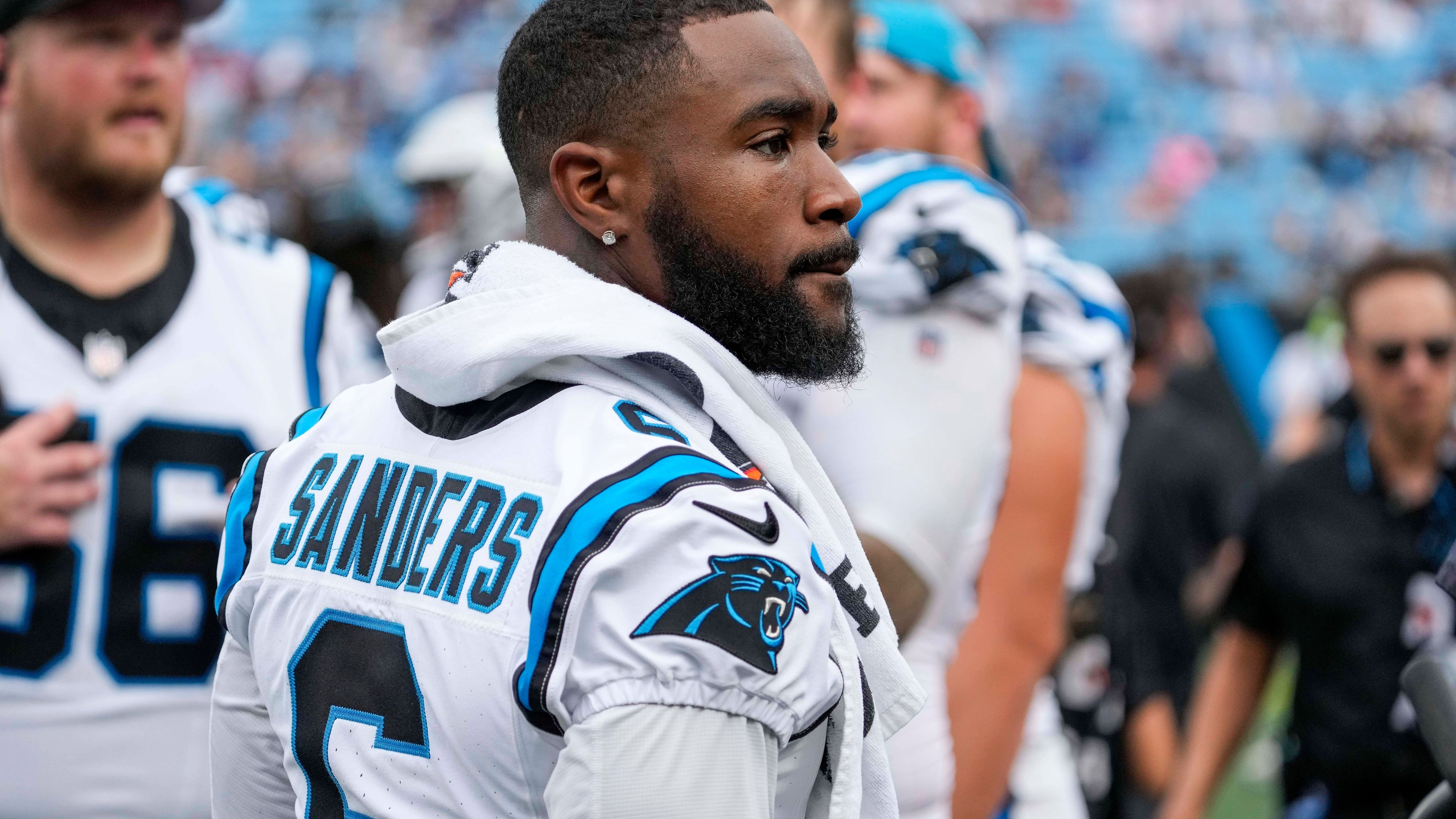 <strong>Carolina Panthers: Stärken (Offensive)&nbsp;<br></strong>Running Back Miles Sanders und Wide Receiver D.J. Chark sollen für Dynamik in der Offensive sorgen, mit Hayden Hurst (Tight End) und Adam Thielen (Wide Receiver) kommen zudem noch zwei erfahrene Anspielstationen ins Boot.