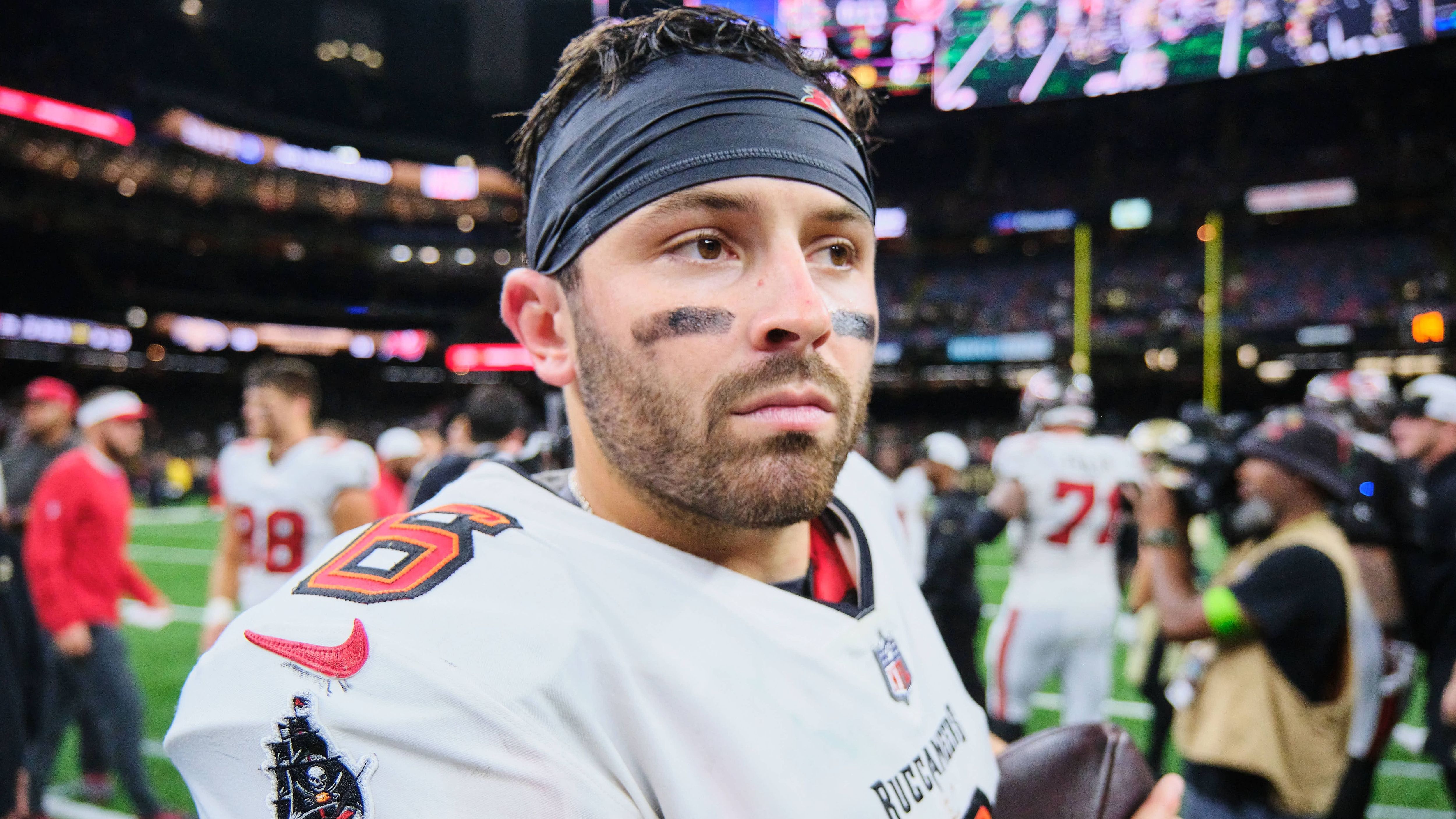 <strong>Tampa Bay Buccaneers: Baker Mayfield</strong><br>Belebt Baker Mayfield bei den Tampa Bay Buccaneers seine Karriere wieder? Nach vier Spielen sieht das tatsächlich so aus. Sieben Passing Touchdowns, nur zwei Interceptions und drei Siege sprechen eine deutliche Sprache. Bedenkt man dann noch, dass Mayfield bei den "Bucs" in die Fußstapfen vom Tom Brady getreten ist, muss man dem 28-Jährigen einfach Respekt zollen.