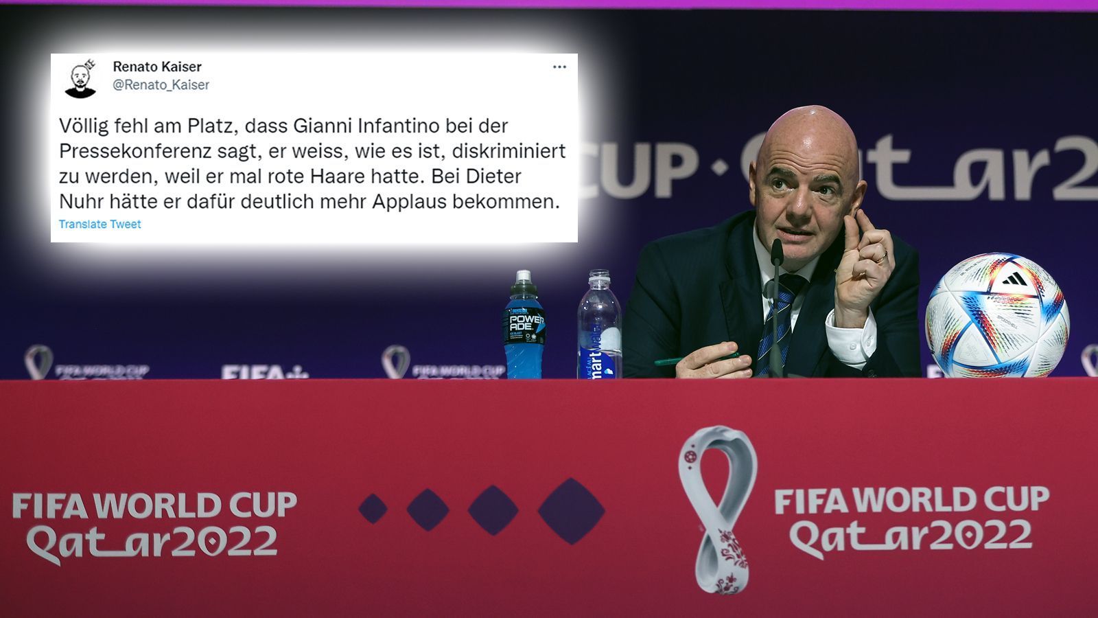 
                <strong>Infantino: Selbst Opfer von Diskriminierung</strong><br>
                Gianni Infantino machte bei der Pressekonferenz einen Schwenk auf seine eigene Jugend. Er sei der Sohn von Gastarbeitern und als Kind wegen seiner roten Haare gehänselt worden: "Ich weiß, was es bedeutet diskriminiert zu werden. Ich wurde gemobbt", erklärte Infantino. Diese Aussage kam in den sozialen Medien als wenig glaubwürdig bzw. unpassend an.
              