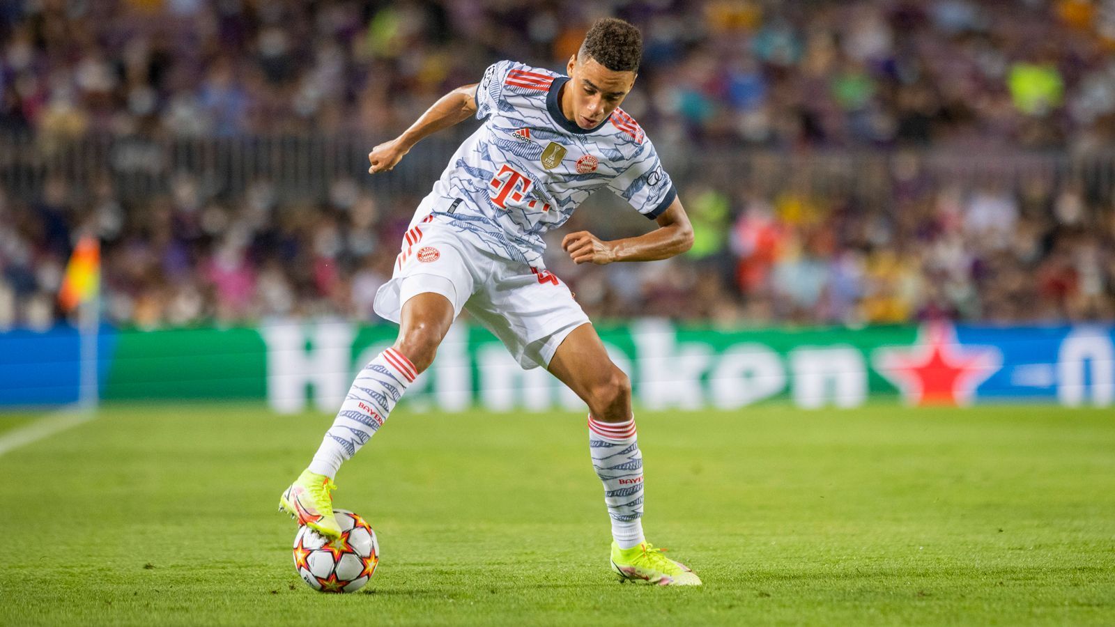 
                <strong>Jamal Musiala</strong><br>
                Darf in den Schlussminuten noch für Leon Goretzka auf den Platz und bleibt ohne Aktion. Keine Bewertung
              