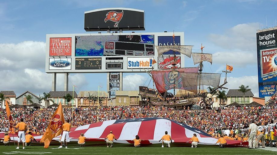 <strong>Stadionbesuch bei den Tampa Bay Buccaneers: 484 US-Dollar</strong> <br>Billigstes Ticket (vier Stück): 391,00 US-Dollar <br>Parkplatz: 30 US-Dollar <br>Bier (zwei Flaschen): 24 US-Dollar<br>Wasser (zwei Flaschen): 11 US-Dollar <br>Hot Dogs (vier Stück): 28 US-Dollar