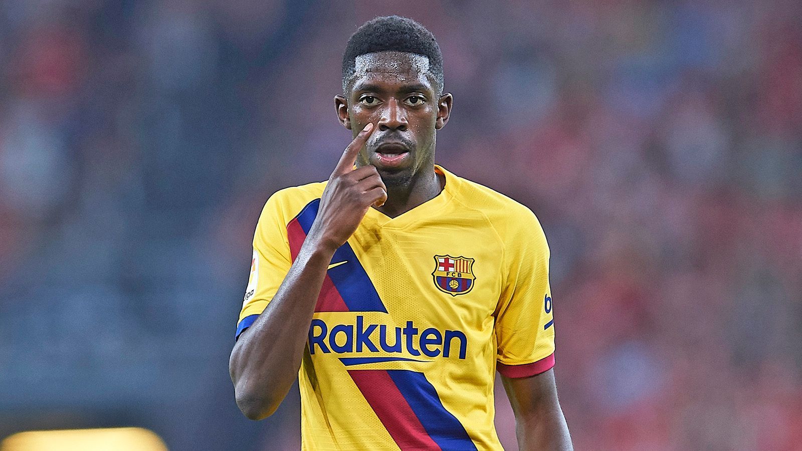 
                <strong>FC Barcelona (August 2019)</strong><br>
                Daraufhin meldete sich Dembeles Berater Moussa Sissoko gegenüber der "Mundo Deportivo" zu Wort, der verteidigte seinen Schützling natürlich: "Am Ende des Spiels dachte er, es handele sich um Krämpfe im Oberschenkel. Erst am Montag hat er festgestellt, dass er verletzt war" - zwei Tage nach der vermeintlich geplanten Untersuchung. Die Dembele-Seite wiederum behauptet, dass Barca überhaupt keinen Arzttermin kommuniziert hätte. Dennoch kommt der Flügelspieler offenbar nicht um die nächste fette Geldstrafe drum herum.
              