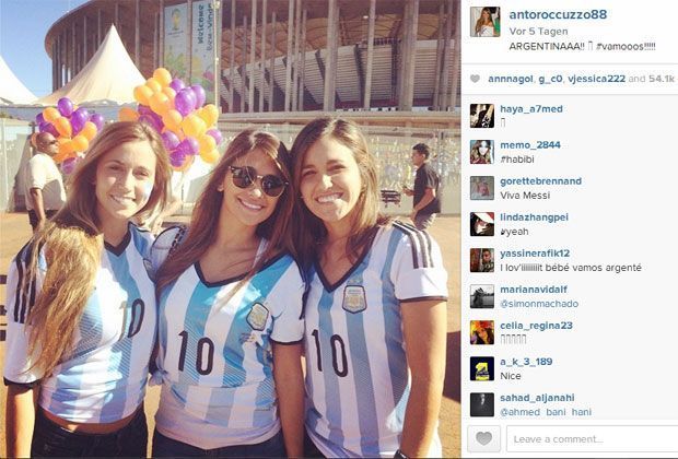 
                <strong>Antonella Roccuzzo</strong><br>
                Ihr Trikot hat natürlich die Nummer 10, genauso wie bei Messi.
              