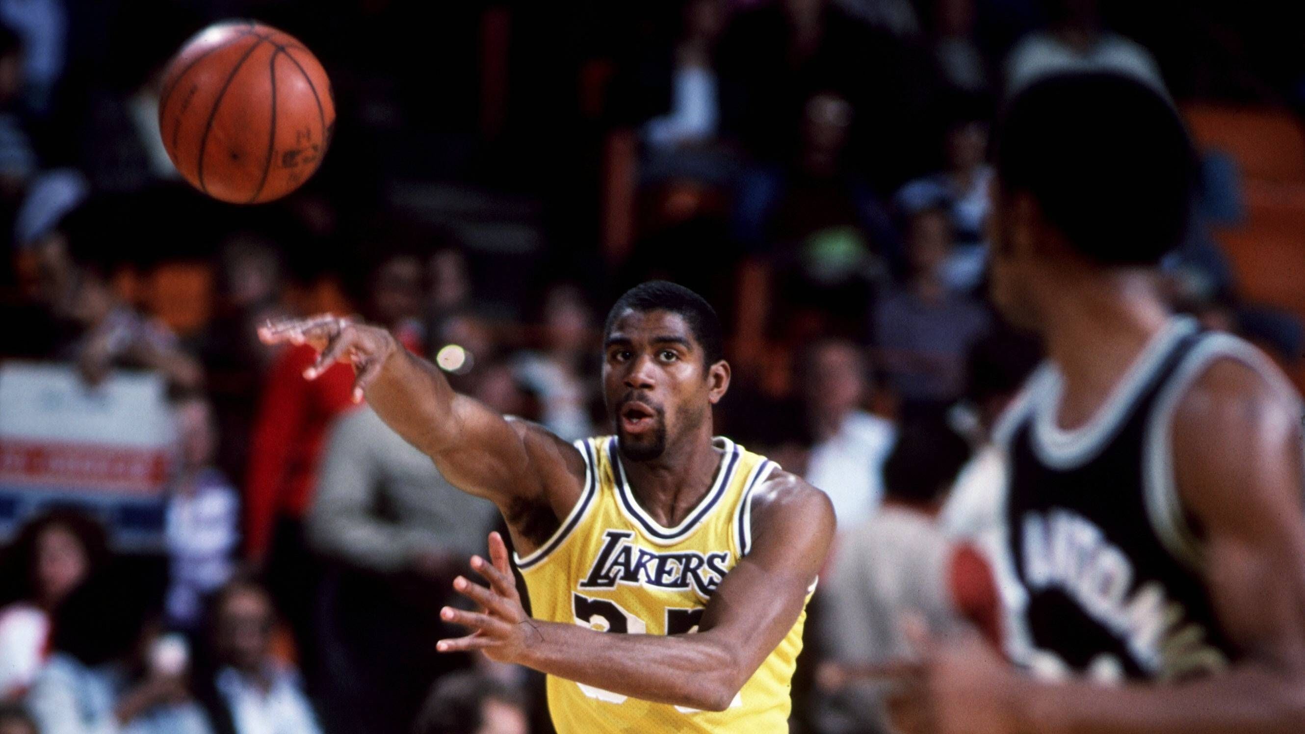 <strong>Magic Johnson (Los Angeles Lakers) - Finals MVP 1982</strong><br>Serie: Los Angeles Lakers vs. Philadelphia 76ers (4-2)<br>Finals-Stats: 16,2 Punkte, 10,8 Rebounds, 8,0 Assists und 2,0 Steals in 41,7 Minuten<br>Playoff-Stats: 17,4 Punkte, 11,3 Rebounds, 9,3 Assists und 2,9 Steals in 40,1 Minuten