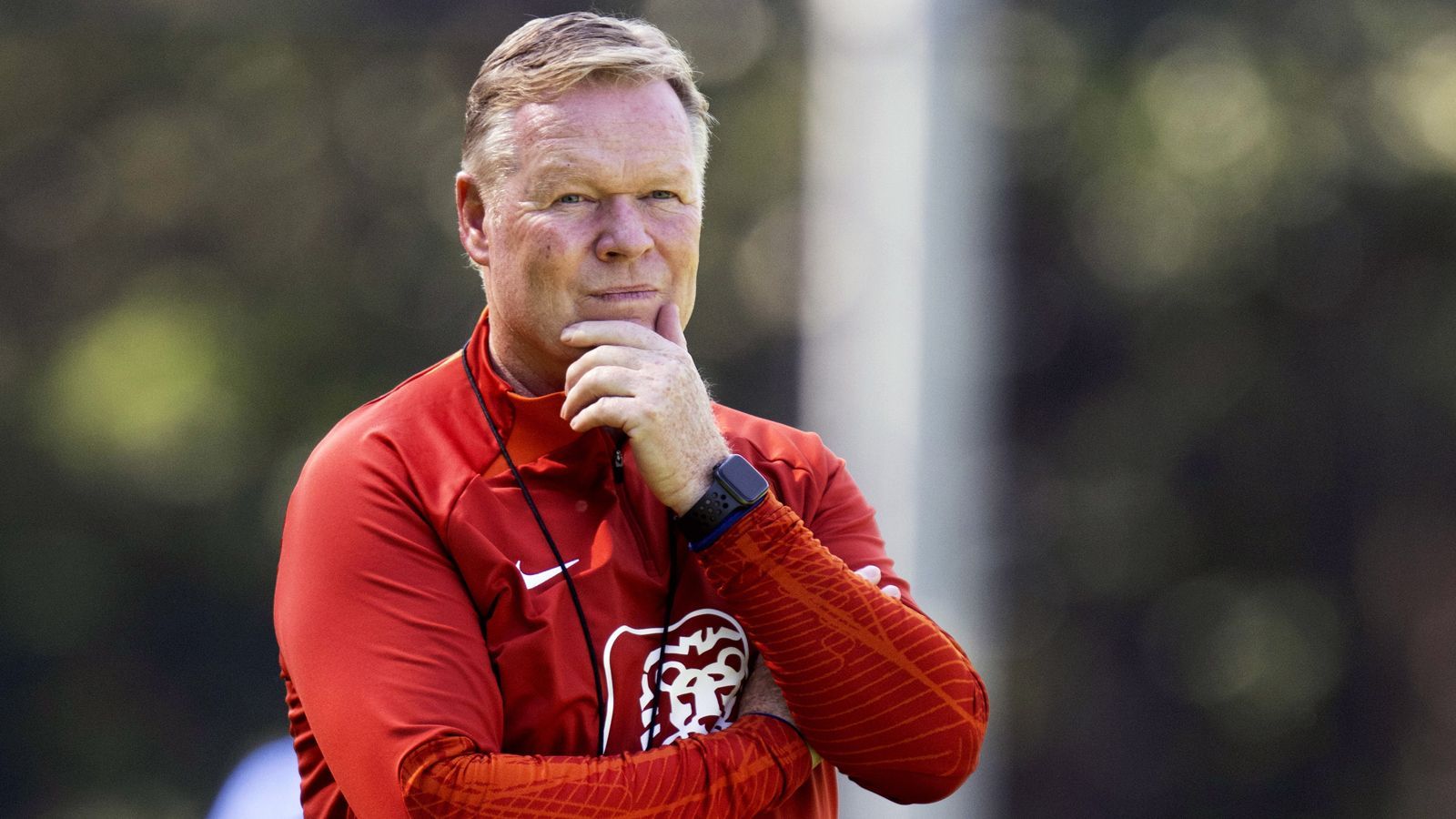 <strong>An Hacker: Niederländischer Fußballverband zahlt Lösegeld</strong><br>Der niederländische Fußballverband KNVB wurde Opfer eines Hacker-Angriffes. Die Hacker-Gruppierung aus Russland habe demnach im April 300 Gigabytes sensibler Daten gestohlen. Um die Veröffentlichung dieser gestohlenen Daten zu verhindern, soll der KNVB nun laut "RTL Nieuws" eine Million Euro Lösegeld an die Hacker bezahlt haben.&nbsp;