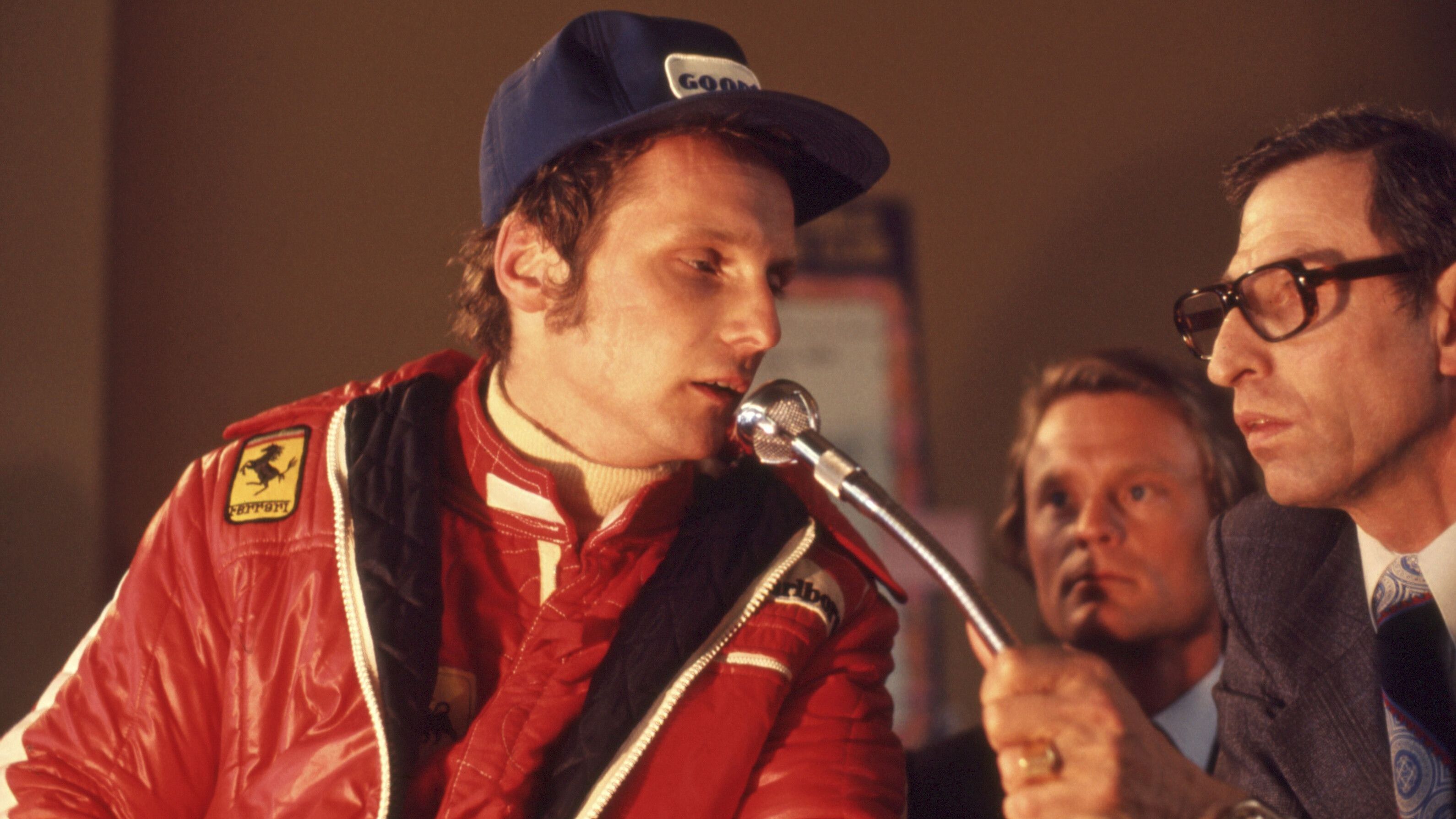 <strong>Niki Lauda</strong><br>Lauda feierte in den 70ern große Erfolge mit Ferrari, gewann zwei WM-Titel. Nach dem zweiten Triumph verließ er die Scuderia im Streit, weil er sich vom Team fallen gelassen fühlte. In der Folgesaison wechselte er zu Brabham, die durch ihren Hauptsponsor das notwendige Geld hatten. Eine lukrative, sportlich aber schlechte Entscheidung: In neun Rennen fiel Lauda aus.