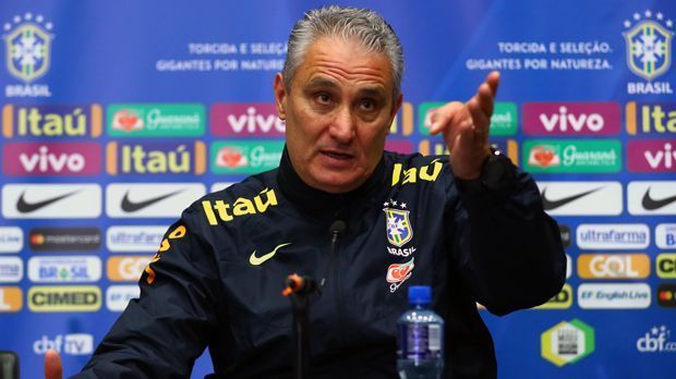 
                <strong>Müssen diese Brasilianer um die WM-Teilnahme 2018 zittern?</strong><br>
                Brasiliens Nationaltrainer Tite hat sich zu einer ungewöhnlichen Maßnahme entschlossen. Er hat bereits jetzt in einem Interview 15 Spielern die Teilnahme an der WM-Endrunde für Russland garantiert. Diese genannten Spieler bezeichnete der 56-Jährige als unverzichtbar. Aber: durch die frühzeitige Festlegung müssen nun zahlreiche große Namen um ihre WM-Teilnahme bangen. ran.de nennt die prominenten Namen, die nicht auf Tites Liste der Unverzichtbaren stehen.
              