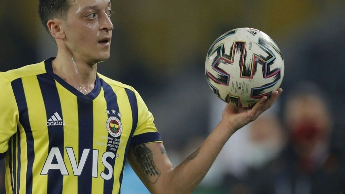 Mesut Özil will sich bei Fenerbahce durchsetzen