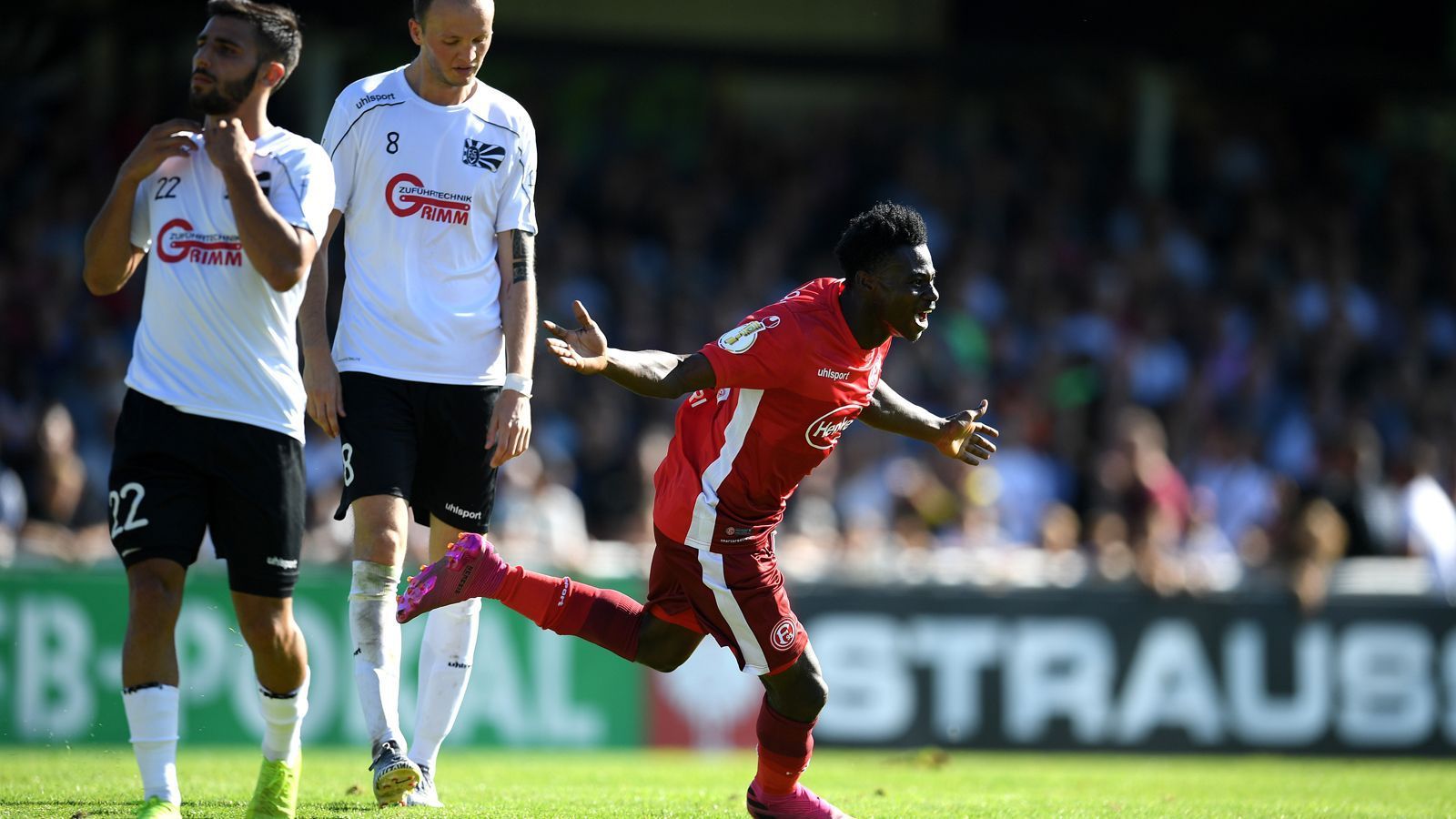 
                <strong>Platz 10 - Kelvin Ofori (Fortuna Düsseldorf)</strong><br>
                Alter zum Zeitpunkt des Tores: 18 Jahre, 14 TageBegegnung: FC 08 Villingen - Fortuna Düsseldorf (Ergebnis: 1:3 n.V., 10. August 2019)
              