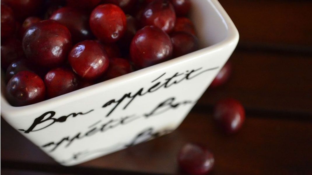 Gesunde Kekse werden mit ihrer Hilfe nicht nur besonders lecker, sondern auch fruchtig: Cranberries.