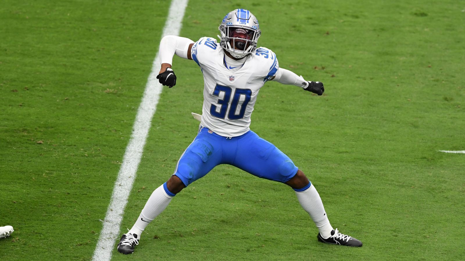 
                <strong>Detroit Lions (NFC North): Jeff Okudah</strong><br>
                Nachdem Jeff Okudah 2020 eine mehr als diskrete Saison als dritter Pick insgesamt hinlegte, wurde seine Saison 2021 mit den Detroit Lions durch einen Kreuzbandriss auf nur ein Spiel zusammengekürzt. Seit September arbeitet der Cornerback an seinem Comeback und sowohl er als auch die Lions sind optimistisch, dass er zum Training Camp fit ist. Gut möglich, dass Okudah dann endlich das Talent zeigt, das ihn bei Ohio State überhaupt erst zum dritten Pick gemacht hat. Die Lions-Defense kann einen Lockdown-Corner gut gebrauchen.
              