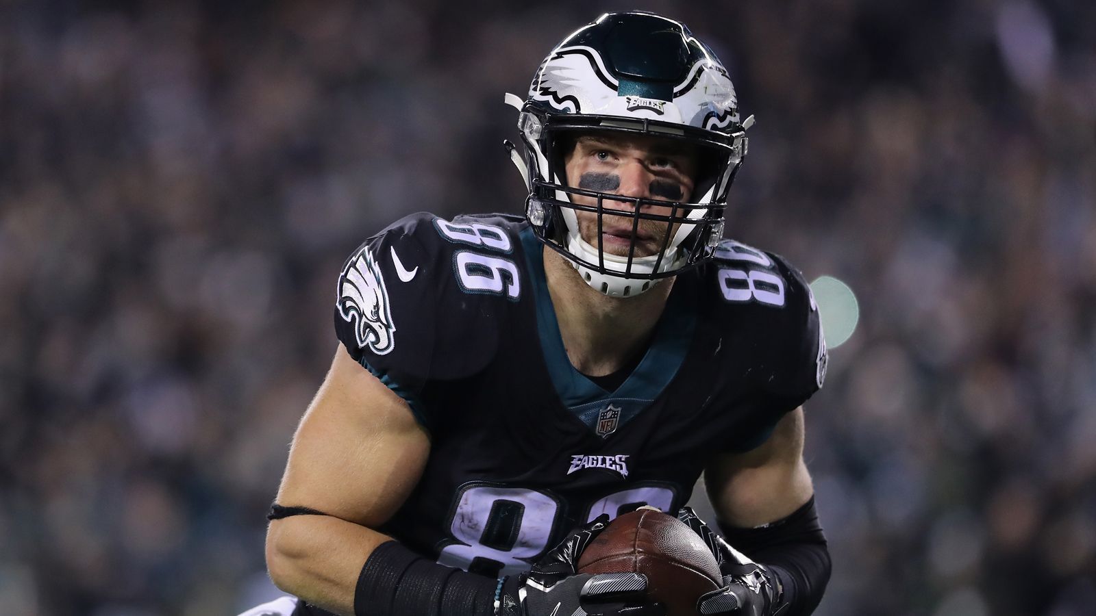 
                <strong>Platz 40: Zach Ertz </strong><br>
                Position: Tight EndTeam: Philadelphia EaglesPlatzierung im Vorjahr: 68
              