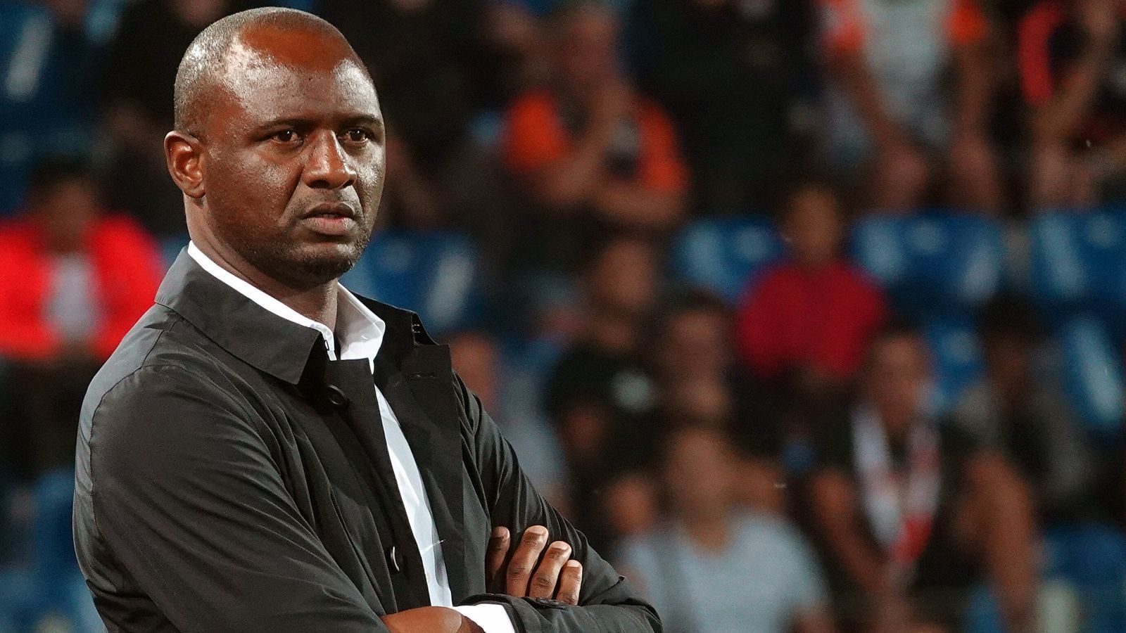 
                <strong>Patrick Vieira (OGC Nizza)</strong><br>
                Eine nostalgische Trainerlösung wäre definitiv eine mit Patrick Vieira, immerhin ein langjährigen Kapitän der "Gunners". Der einstige Arsenal-Mittelfeldmotor soll die Verantwortlichen der Londoner laut "Nice-Matin" mit seiner Trainerarbeit bei OGC Nizza überzeugt haben, obwohl Vieiras Team derzeit in der Ligue 1 nur auf Platz 13 liegt. Der Vertrag des 43-Jährigen läuft in Nizza noch bis 2021. Zuletzt räumte Vieira immerhin schon andere Gerüchte aus dem Weg. Er wurde mit dem Trainerjob beim baldigen MLS-Klub Inter Miami in Verbindung gebracht, meinte dazu, dass er sich in Nizza wohlfühle. Ob er aber die Cote d'Azur für seine alte Liebe Arsenal verlassen würde?
              