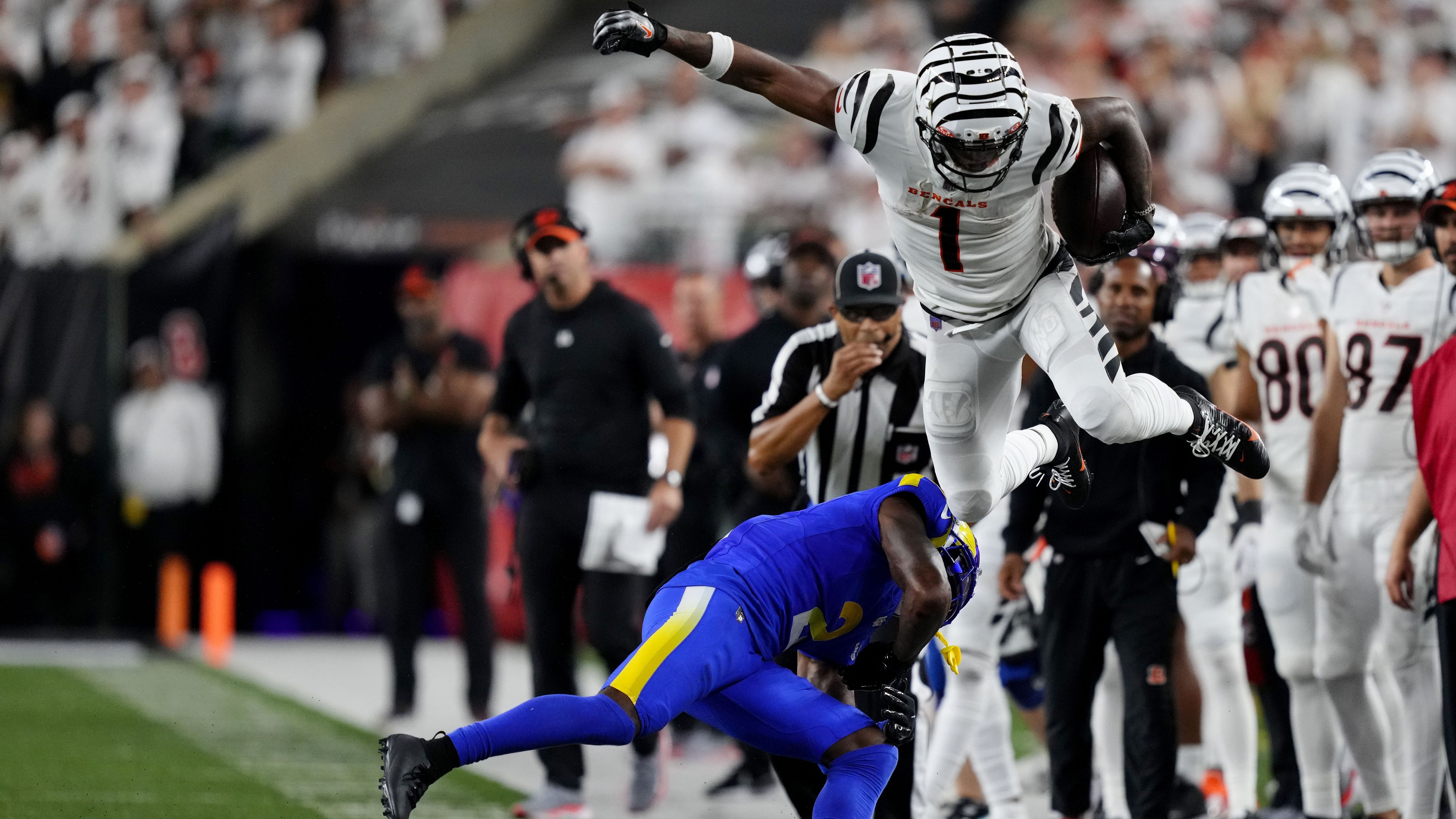 <strong>Gewinner: Ja'Marr Chase (Cincinnati Bengals)</strong><br>Der First Round Pick aus 2021 war gegen die Rams wieder ganz der Alte und zeigte die besondere Verbindung, die er und Burrow haben. Zwölf Catches für 141 Yards schrieb Chase in die Statistikbücher. Zwar kein Touchdown, aber sei's drum: Der WR1 der Bengals zeigte sich wieder in guter Verfassung und machte Fantasy-Spieler um den Globus glücklich.