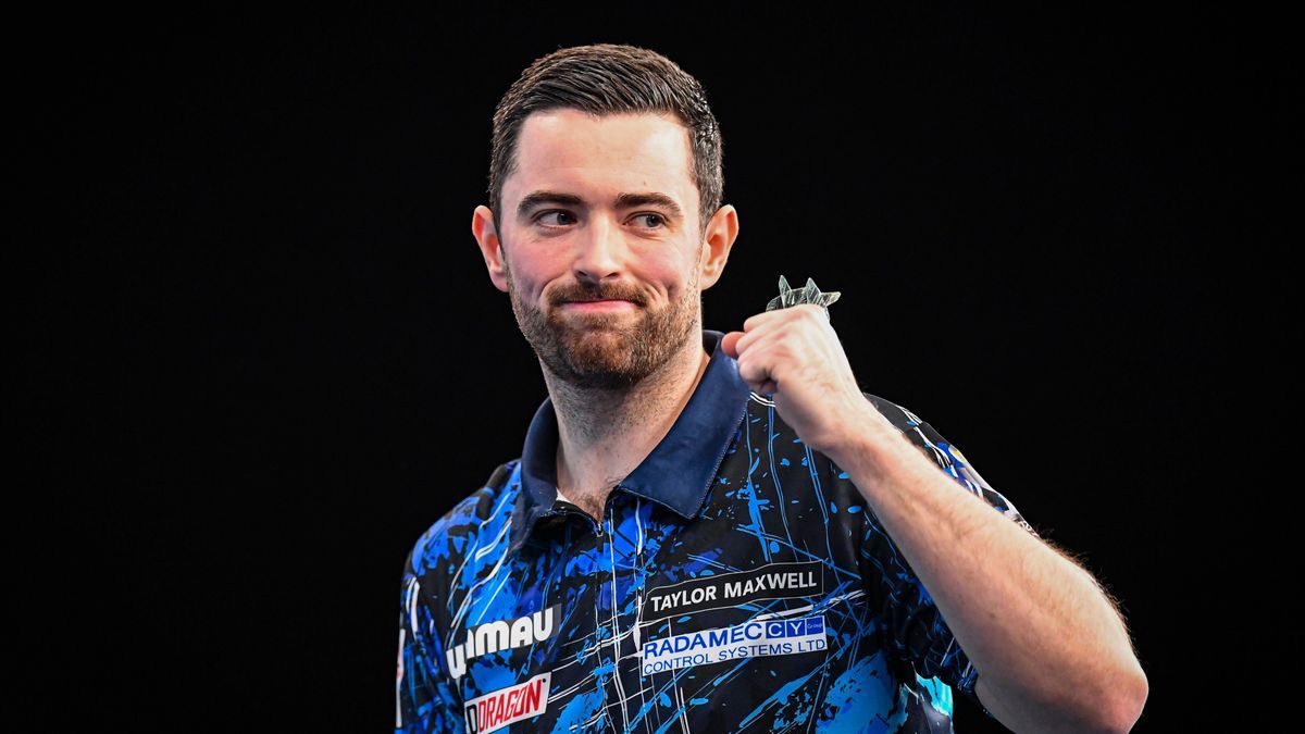 2nd February 2025, MK Arena, Milton Keynes, England; 2025 PDC Winmau Darts Masters Day 4; Luke Humphries celebrates winning a leg against Damon Heta in the quarter final PUBLICATIONxNOTxINxUK Actio...