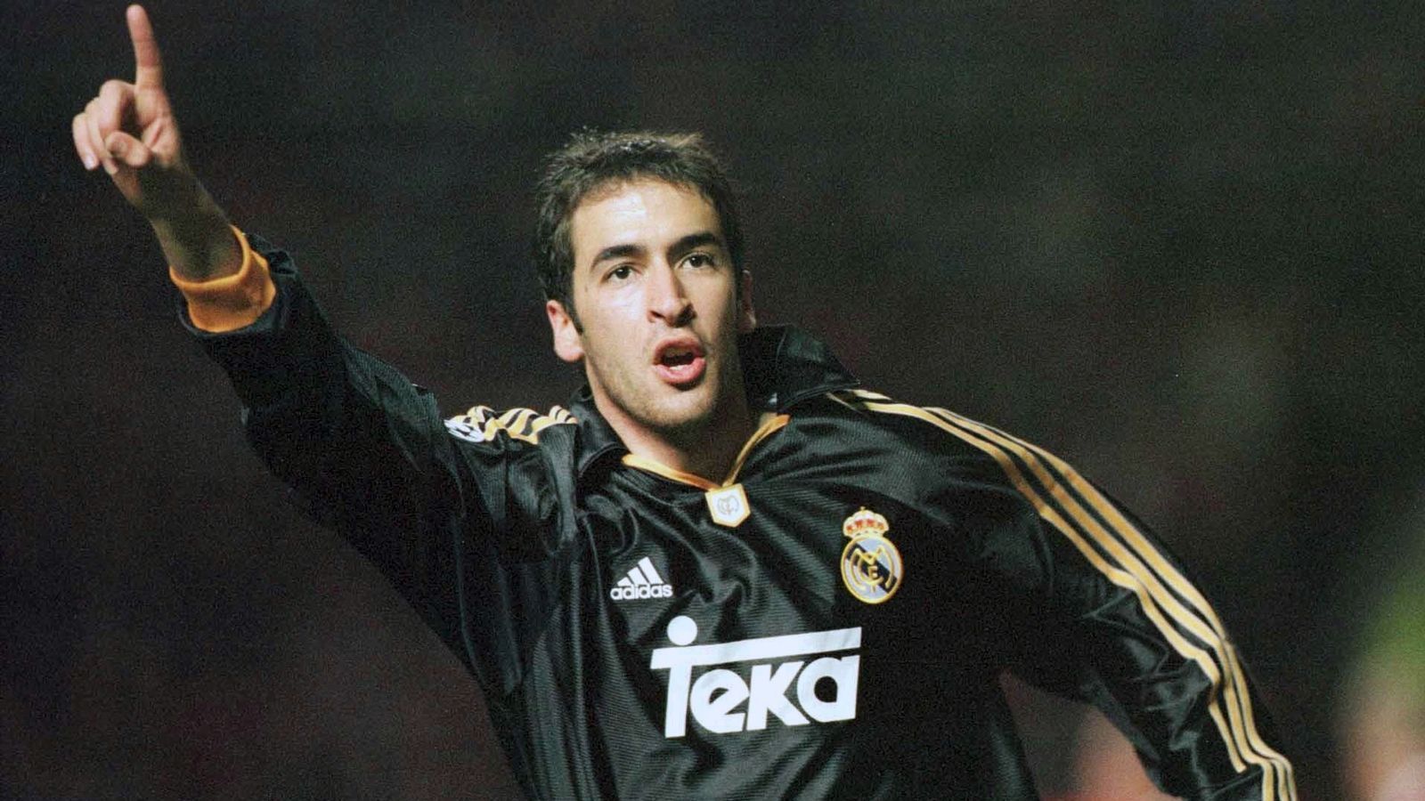 
                <strong>Raul (Real Madrid)</strong><br>
                Traf in zwei Spielen in Folge nach dem Saisonbeginn 2000/01 und 2007/08
              