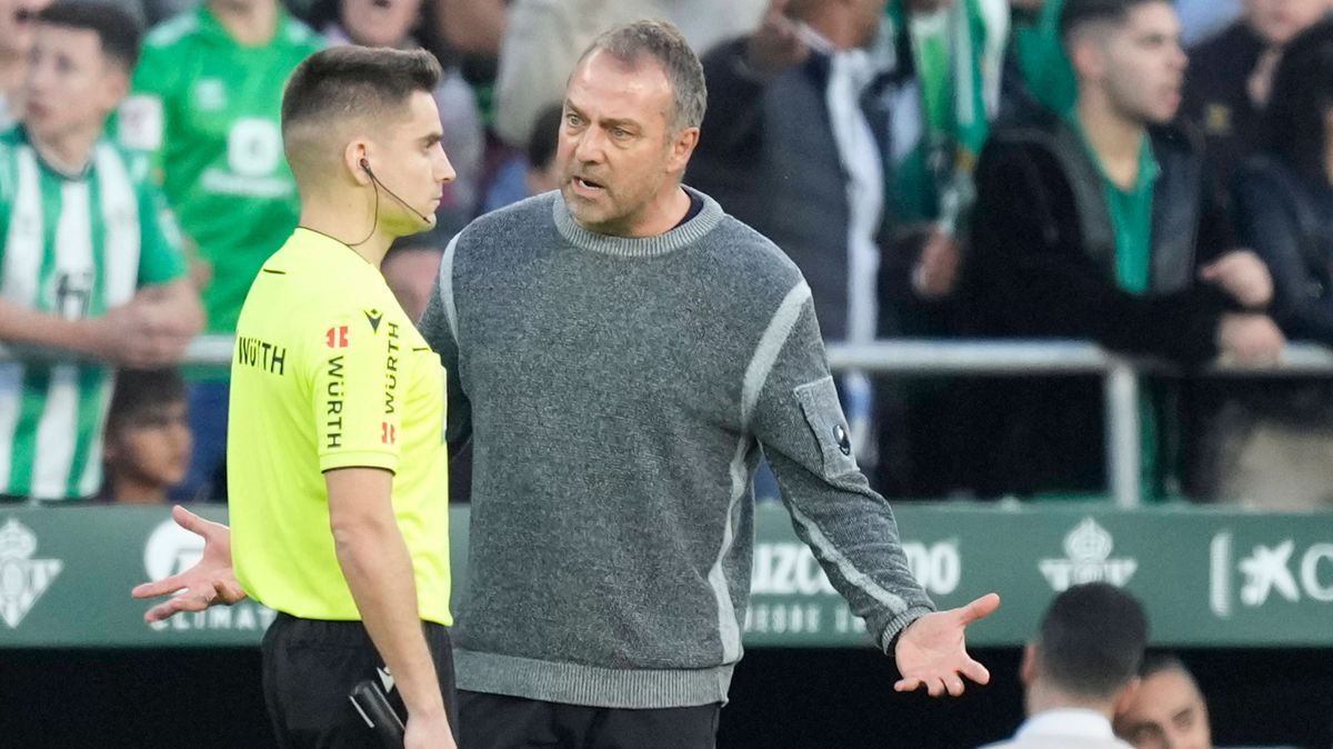 Real Betis Balompie v FC Barcelona, Barca - La Liga EA Sports Hansi Flick head coach of Barcelona protest to referee during the LaLiga match between Real Betis Balompie and FC Barcelona at Estadio ...