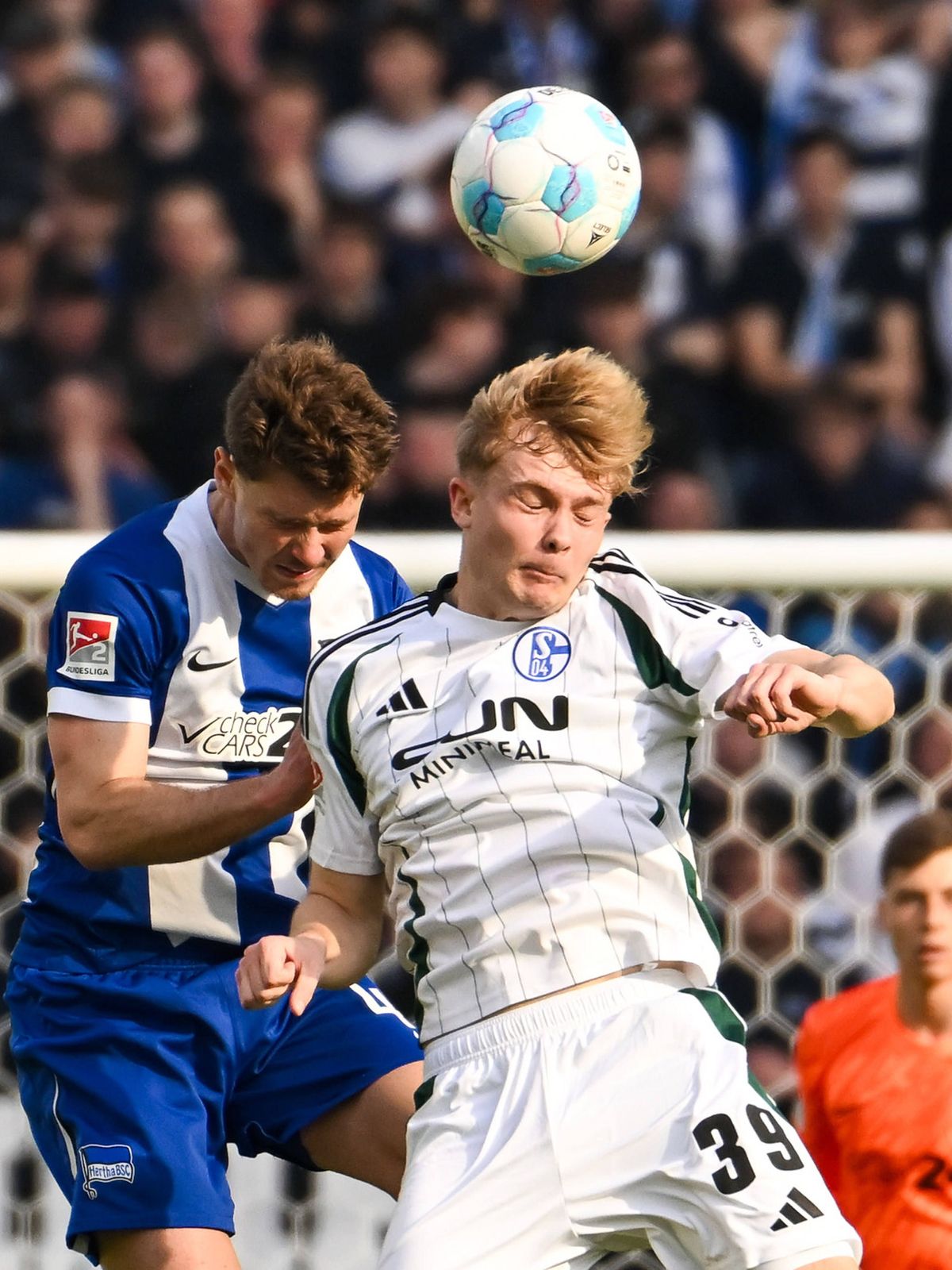 Fussball 2.Bundesliga, Hertha BSC Berlin - FC Schalke 04 08.03.2025, xdanx, Fussball 2.Bundesliga, Hertha BSC Berlin - FC Schalke 04 v.l. Linus Gechter (Hertha BSC 44),Peter Remmert (FC Schalke 04 ...