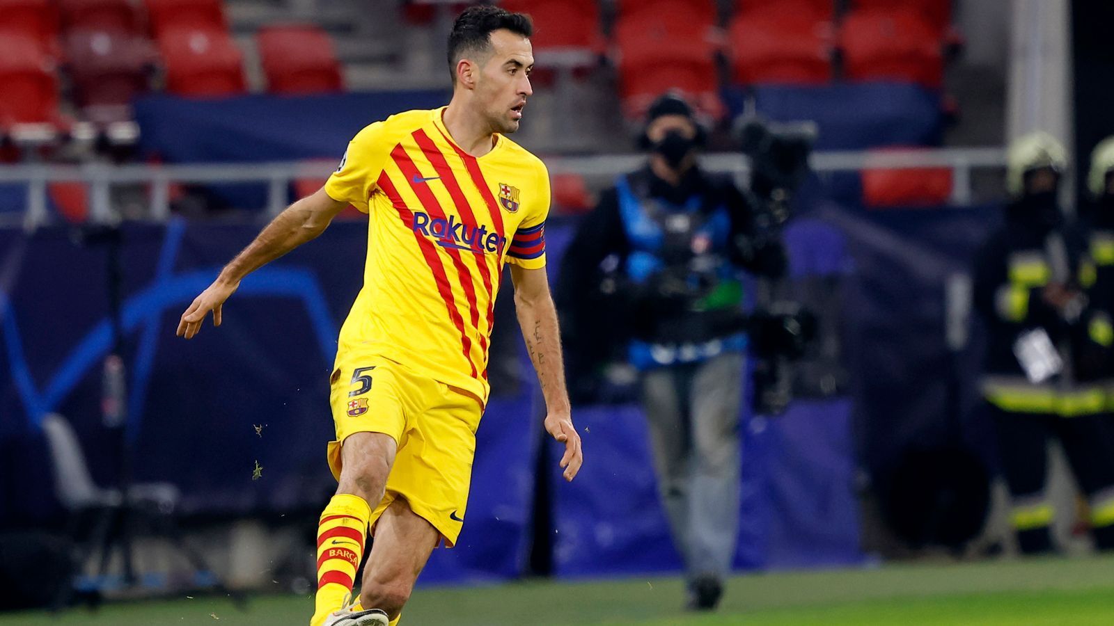 
                <strong>Platz 4 - Sergio Busquets</strong><br>
                Pflichtspiele für Barca: 618 (seit 2008) - Tore: 15 - Position: Defensiver Mittelfeldspieler
              