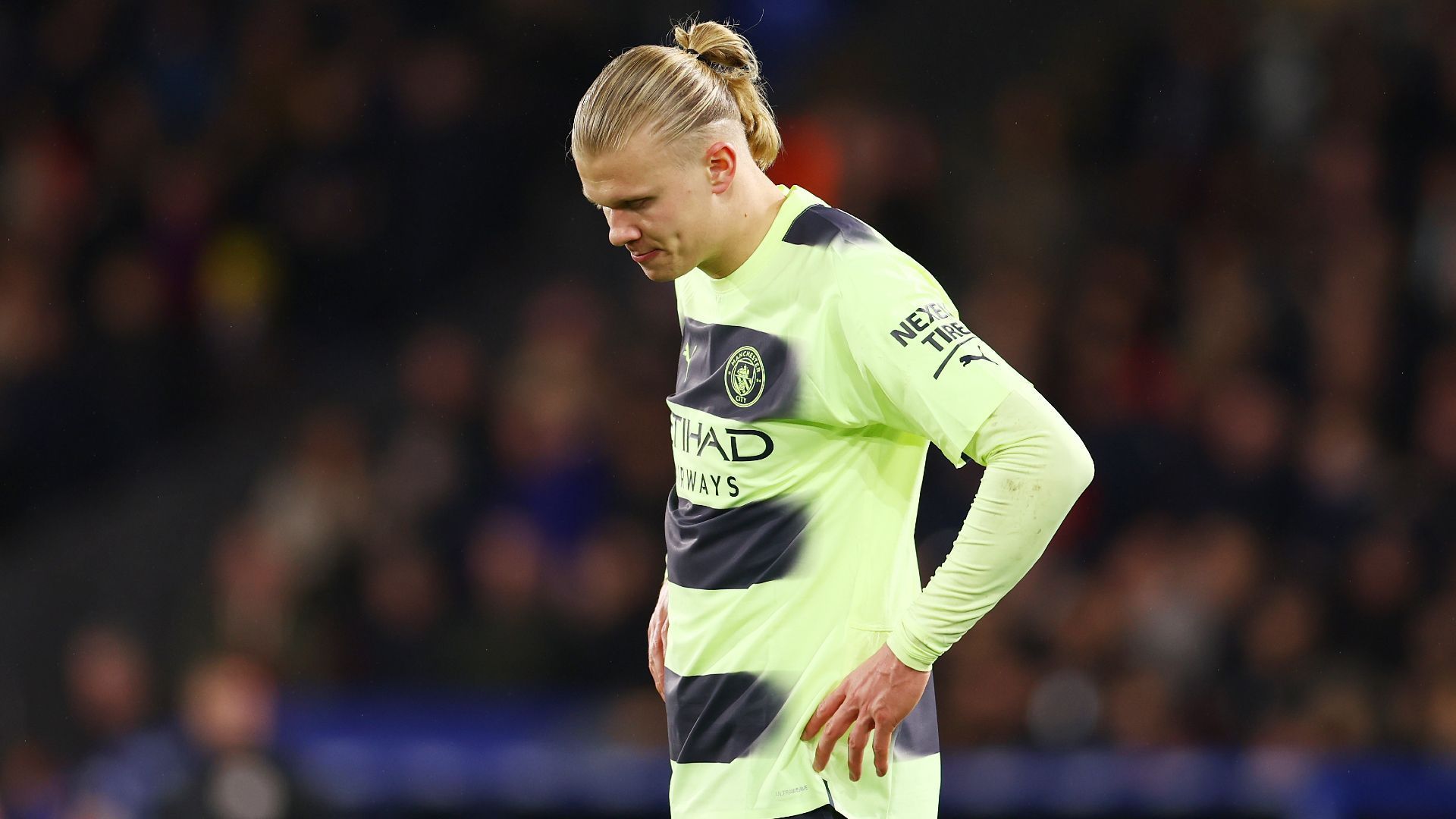 
                <strong>Platz 10 (geteilt): Erling Haaland (Manchester City)</strong><br>
                Jahresgehalt: 22 Millionen EuroVertrag bis: 2027
              