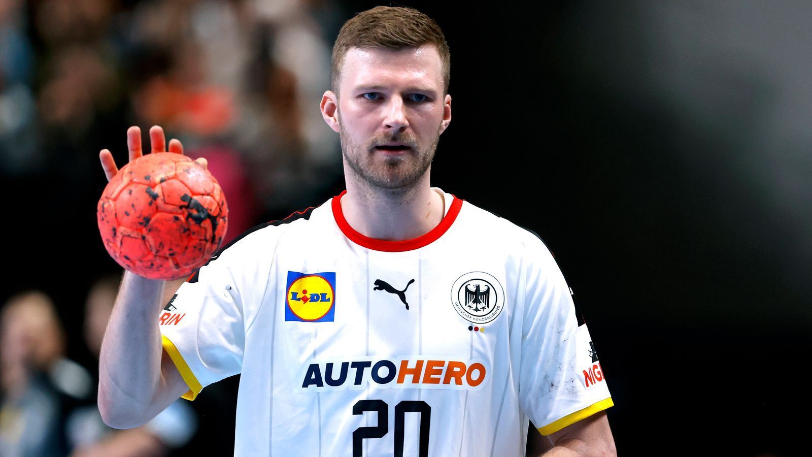 
                <strong>Philipp Weber</strong><br>
                Philipp Weber wird von seinen Teamkammeraden "Pipo" gerufen.
              