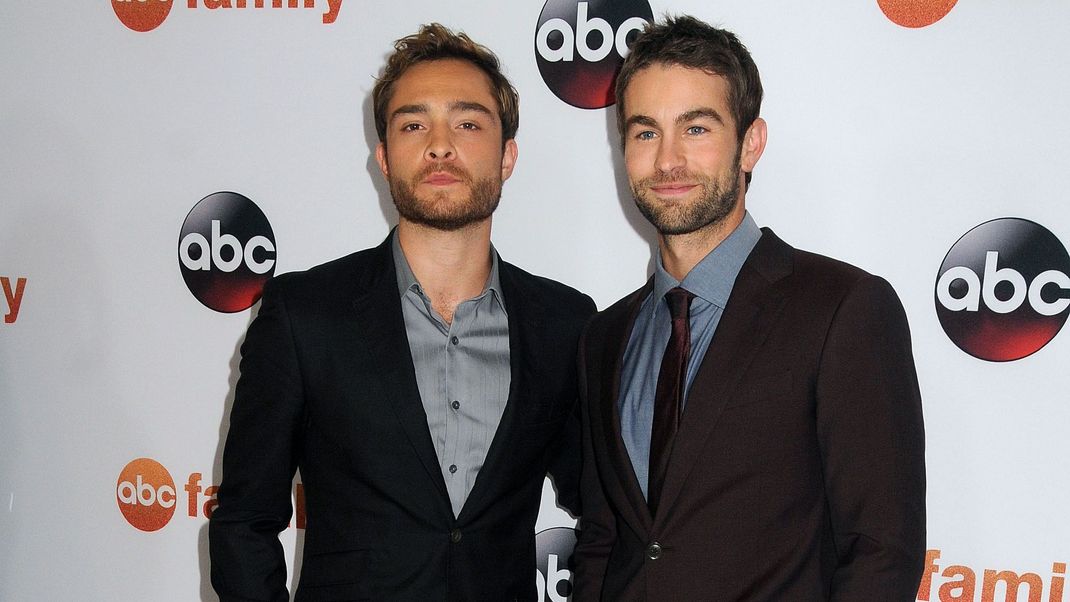 Ed Westwick (l.) und Chace Crawford sorgen für eine große Überraschung bei ihren Fans.