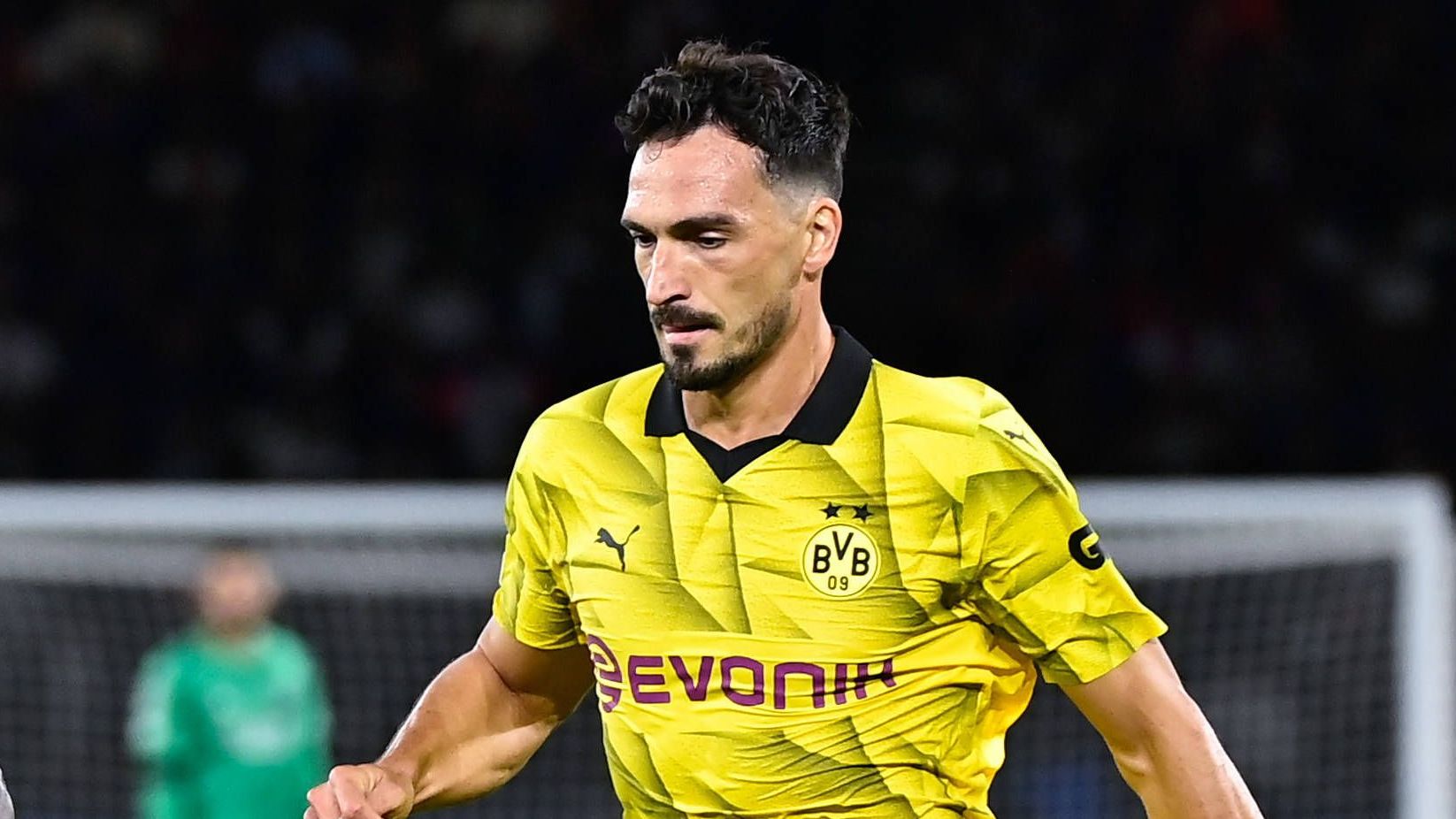 <strong>Mats Hummels (Borussia Dortmund)</strong><br>Die meisten Angriffe von PSG werden über die Außenbahnen inszeniert, weshalb Hummels zunächst kaum Berührungspunkte mit dem Spiel hat. Spätestens beim 0:2 sieht der Weltmeister von 2014 dann nicht gut aus und rutscht an Hakimi vorbei. <strong><em>ran</em>-Note: 4</strong>