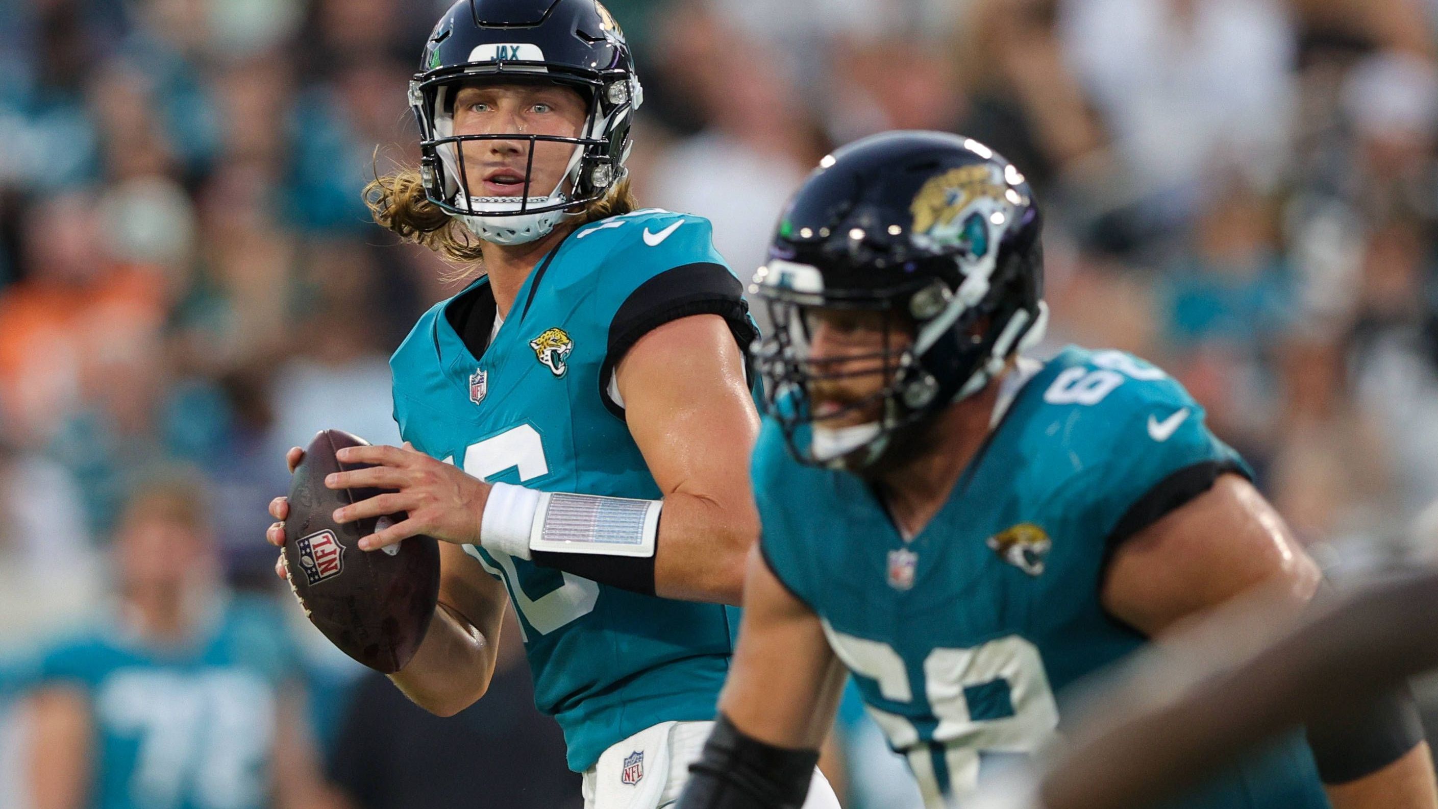 <strong>Jacksonville Jaguars at Indianapolis Colts - Tipp: Jaguars</strong><br>Nach einer etwas holprigen Rookie-Saison hat Trevor Lawrence 2022 bewiesen, dass er einer der talentiertesten Quarterbacks der NFL ist. Auf der anderen Seite sind viele darauf gespannt, wie sich Athletik-Freak Anthony Richardson als NFL-Quarterback schlagen wird. Unser Tipp: Jacksonville ist das deutlich bessere Team und gewinnt ohne Probleme.&nbsp;