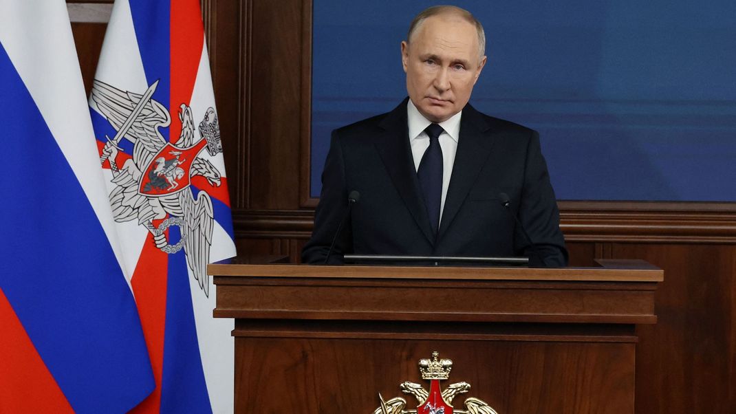 UKRAINE-CRISIS/PUTIN-MILITARY