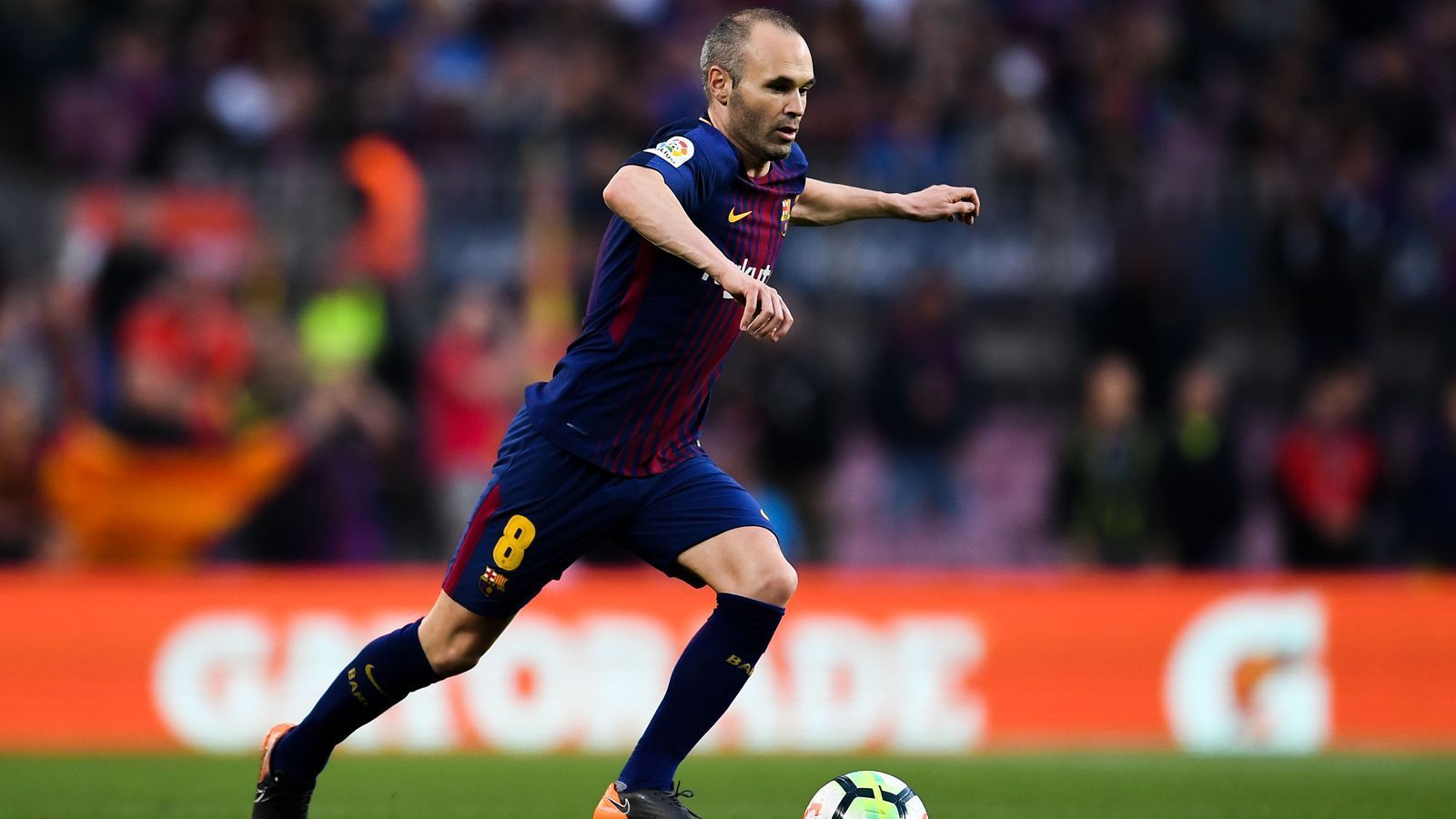 
                <strong>Platz 3 - Andres Iniesta</strong><br>
                Pflichtspiele für Barca: 674 (zwischen 2002 und 2018) - Tore: 57 - Position: Zentraler Mittelfeldspieler
              