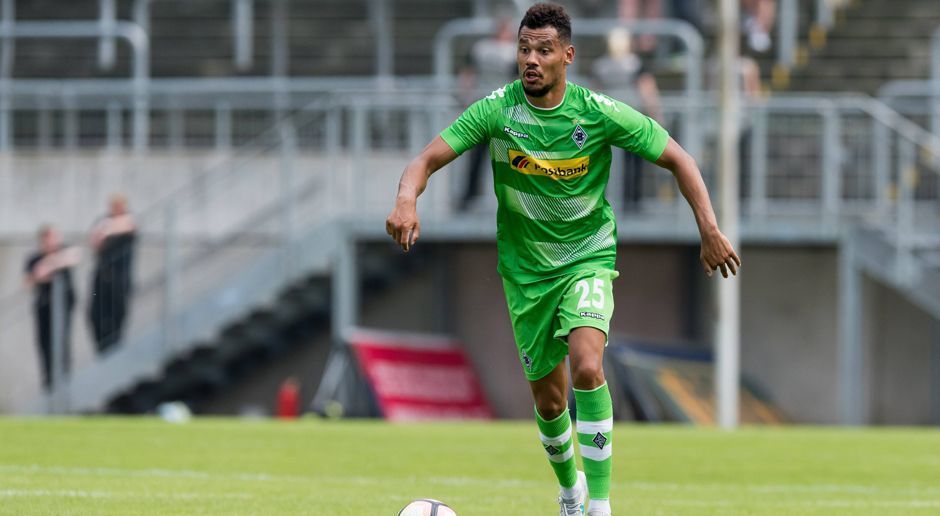 
                <strong>Borussia Mönchengladbach</strong><br>
                Timothee Kolodziejczak kam als Europa-League-Sieger und vielversprechende Hoffnung im Winter aus Sevilla nach Gladbach. Den Ansprüchen wurde er nie gerecht und darf die Borussia wohl bald wieder verlassen. "Ich schließe seinen Abgang nicht aus, wenn ein Angebot kommt, mit dem alle leben können", sagte Fohlen-Coach Dieter Hecking zuletzt in einem Interview. 
              