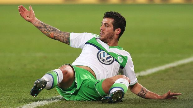 
                <strong>Vieirinha (VfL Wolfsburg)</strong><br>
                Platz 4: Vieirinha (VfL Wolfsburg). Als Flügelspieler ist der 29-Jährige anfällig für Foulspiele. In elf Einsätzen (853 Minuten) pfiff der Schiedsrichter 31 Foul-Situationen für Vieirinha. 
              