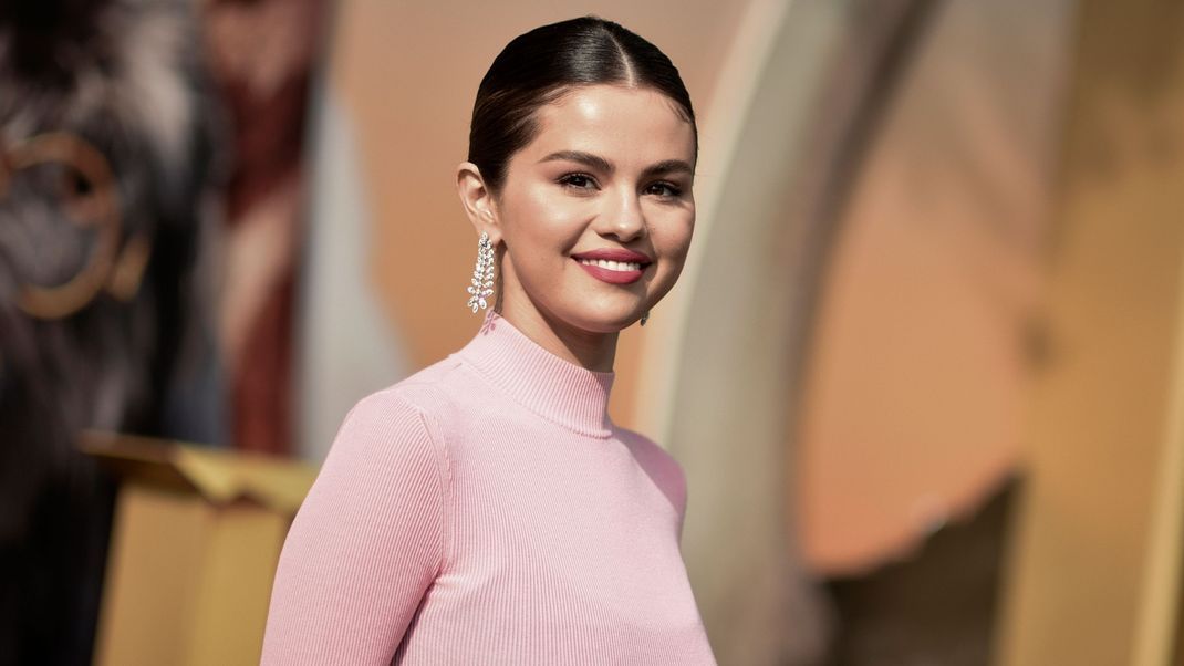 Der Sleek Bun ist für Selena Gomez immer ein Perfect Match!