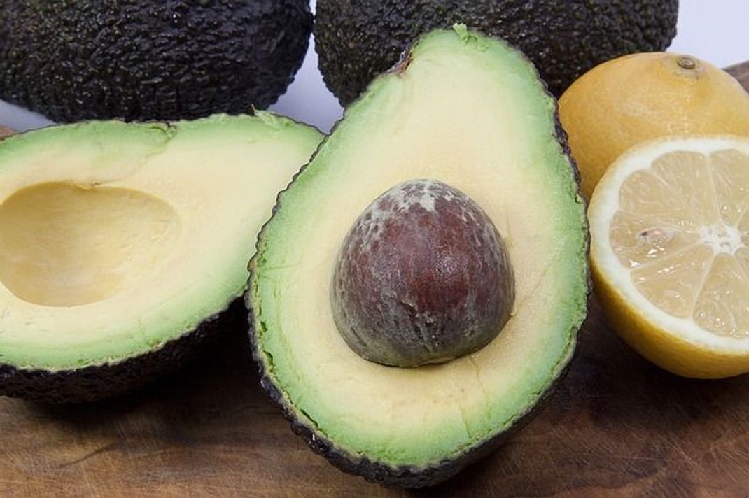 Avocado und Zitrone – gesunde Zutaten für das Guacamole-Rezept