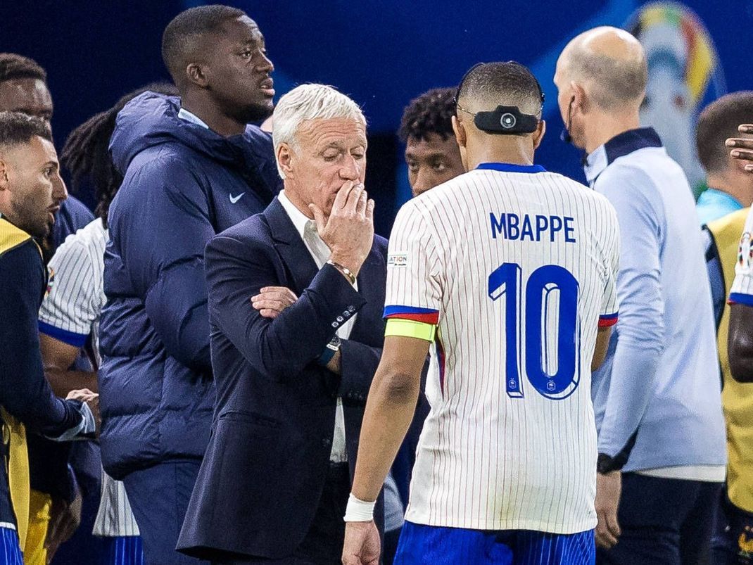 Didier Deschamps und Kylian Mbappe stehen mit Frankreich im Halbfinale - und keiner weiß so richtig warum