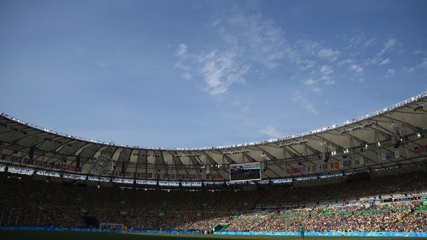 
                <strong>Maracaná (Kapazität: 74.738)</strong><br>
                Das letzte Spiel im Maracaná-Stadion in Rio de Janeiro fand am 20. August 2016 statt. Es war das Finale des Olympischen Fußball-Turniers mit der Partie Brasilien gegen Deutschland (Endstand 5:4 n.E.). Derzeit ist das Stadion dem Verfall überlassen, da weder Behörden noch Vereine die Instandhaltungs-Kosten übernehmen wollen.
              