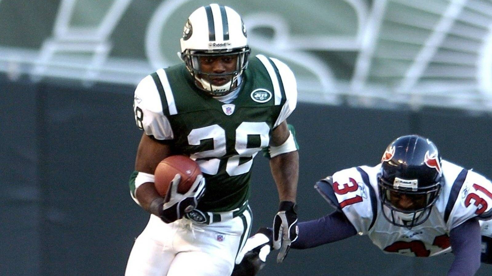 
                <strong>New York Jets: Curtis Martin</strong><br>
                &#x2022; Rushing Yards: 1.697<br>&#x2022; Saison: 2004<br>Seine Rekordsaison 2004 war insgesamt seine zehnte Spielzeit in Folge, in der ihm mehr als 1.000 Rushing Yards gelangen. Zuvor hatte Martin allerdings für die Patriots gespielt. 
              