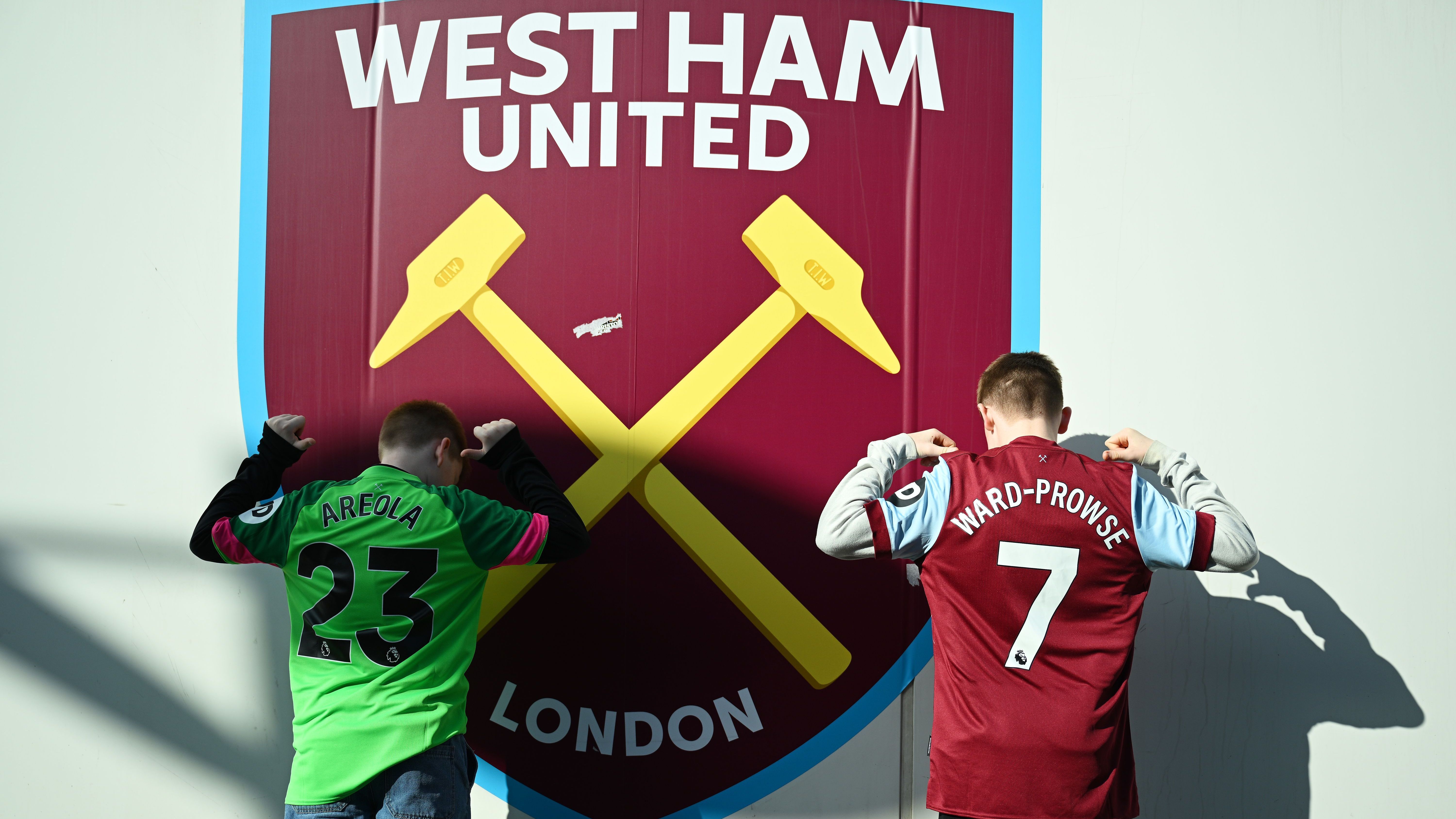 <strong>15. Platz: West Ham United</strong><br>- Zuschauer-Einnahmen 2023: 61 Mio. Euro<br>- Veränderung gegenüber 2022: -3 Mio. Euro